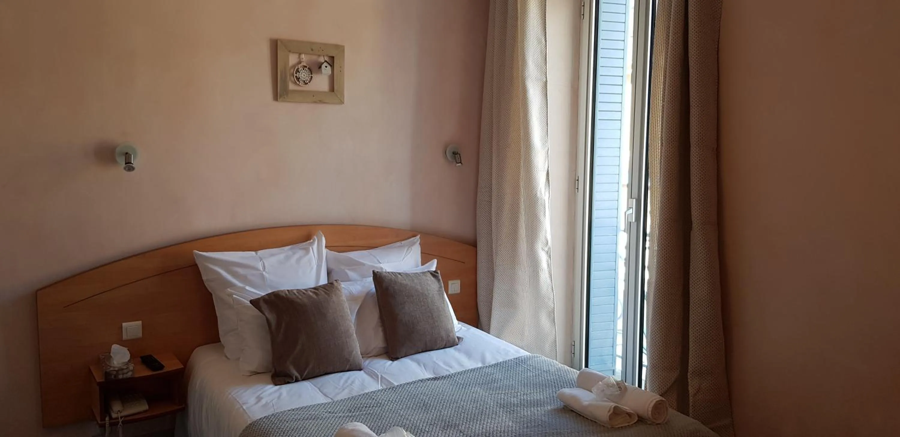 Bedroom, Bed in Hôtel Terminus