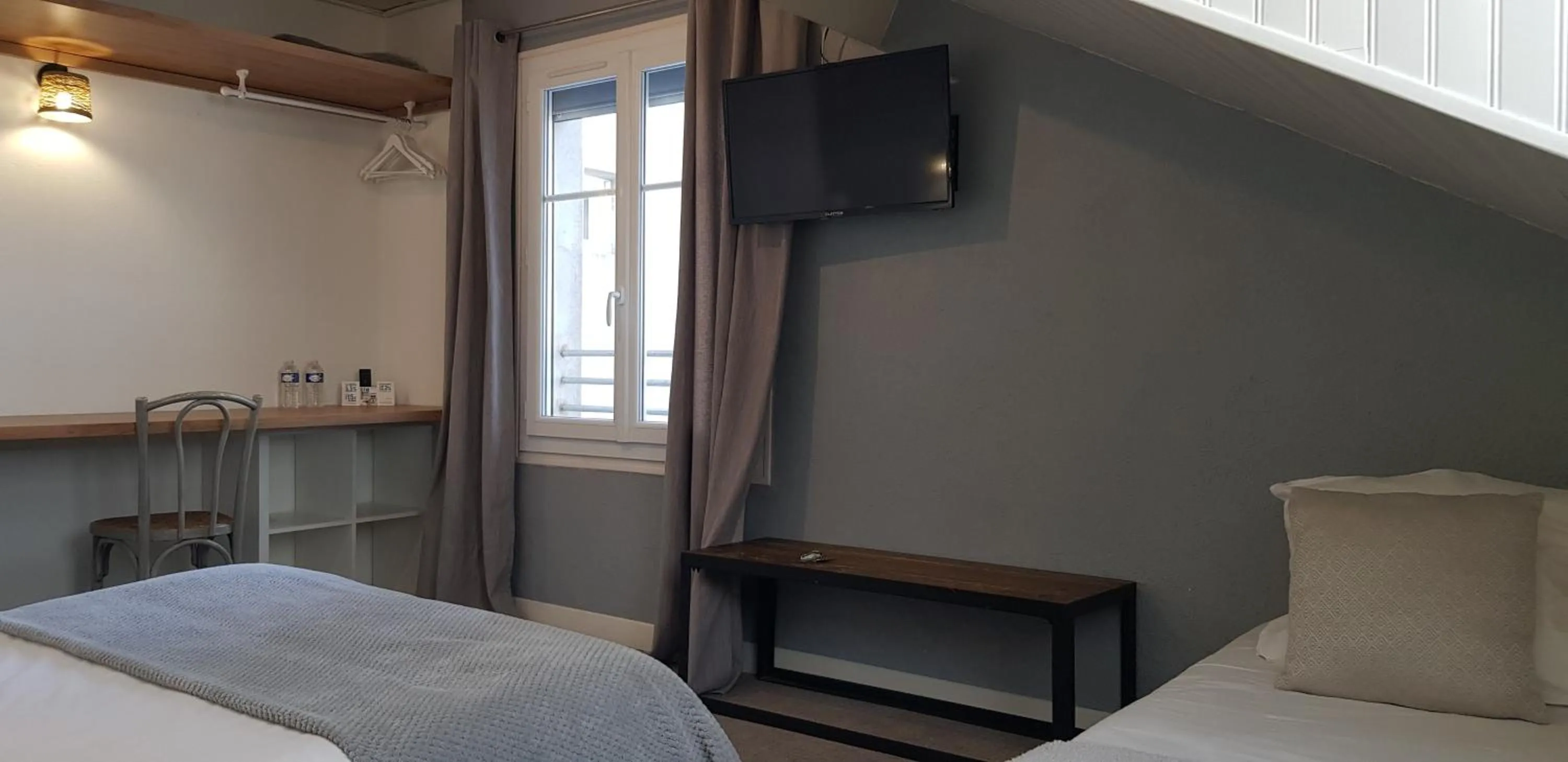 Bedroom, Bed in Hôtel Terminus