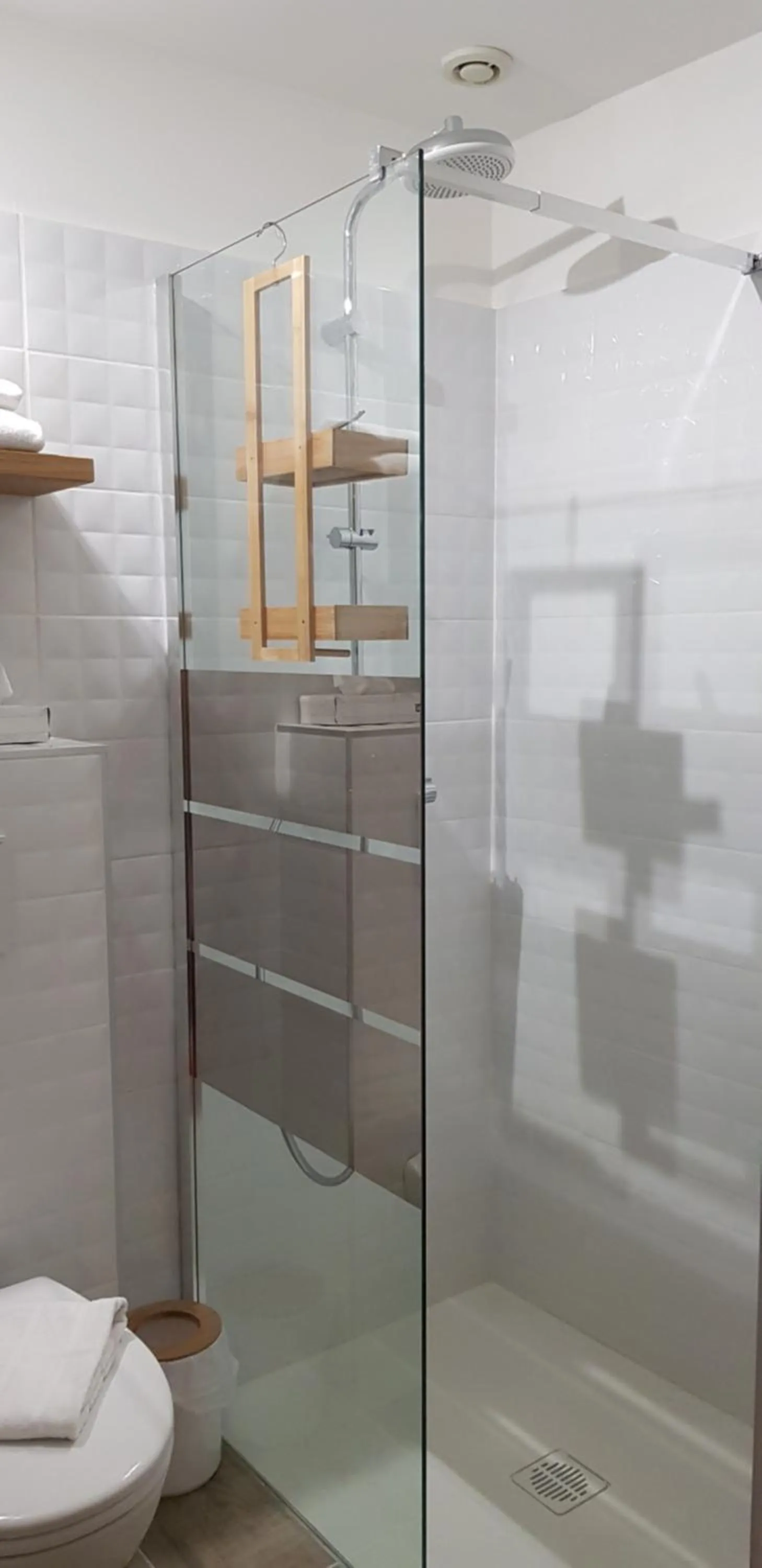 Shower in Hôtel Terminus