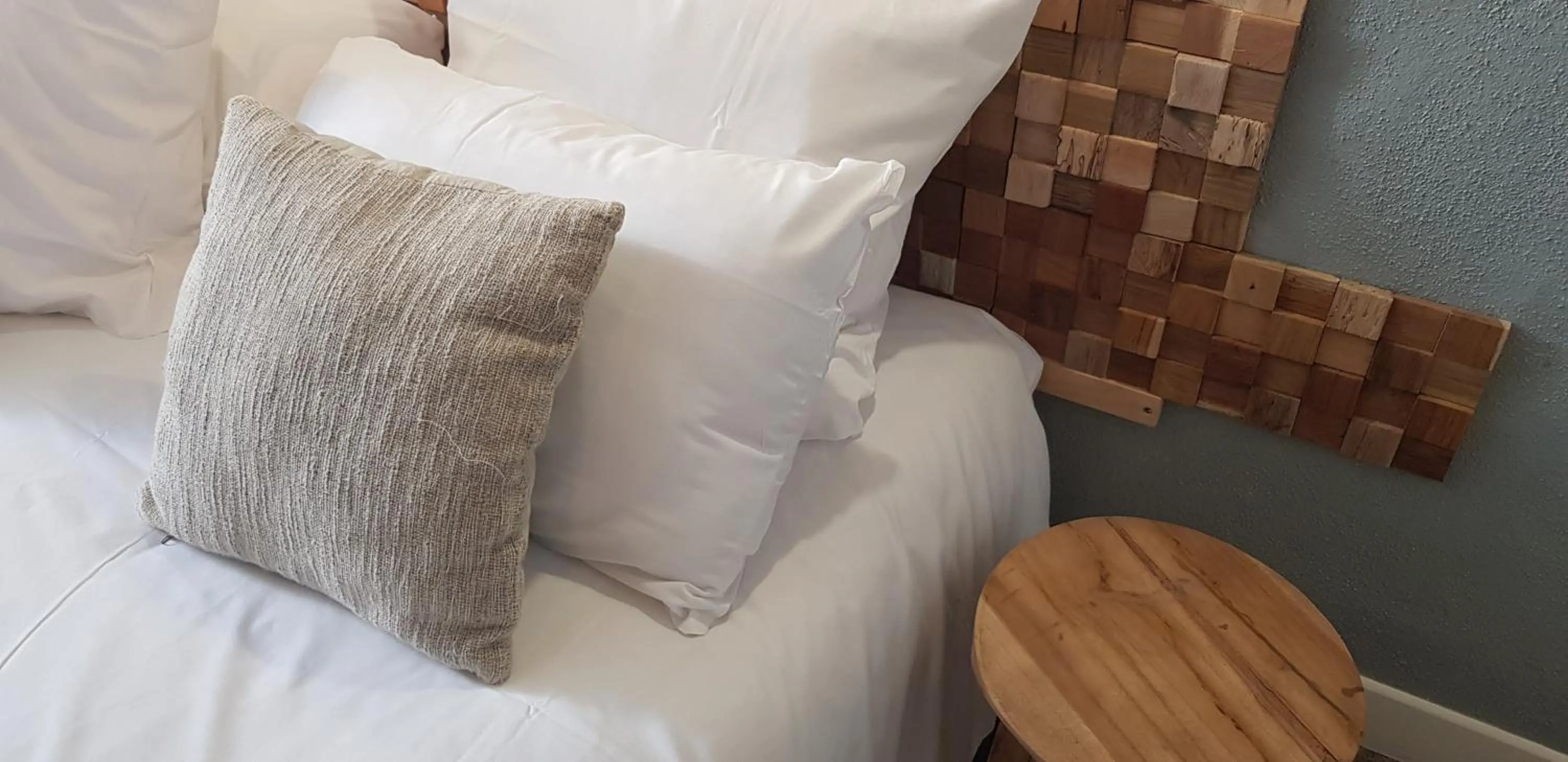 Decorative detail, Bed in Hôtel Terminus