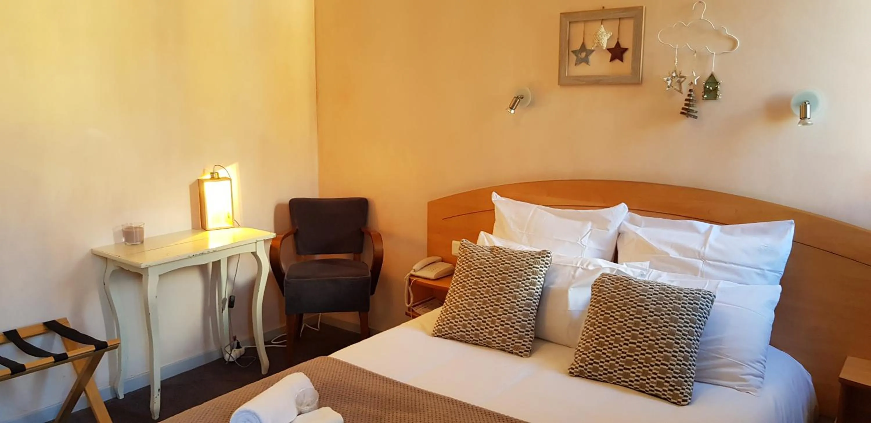 Bedroom, Bed in Hôtel Terminus