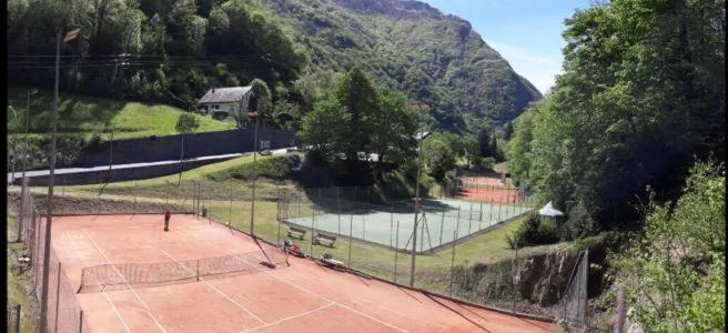 Tennis court in Hôtel Terminus