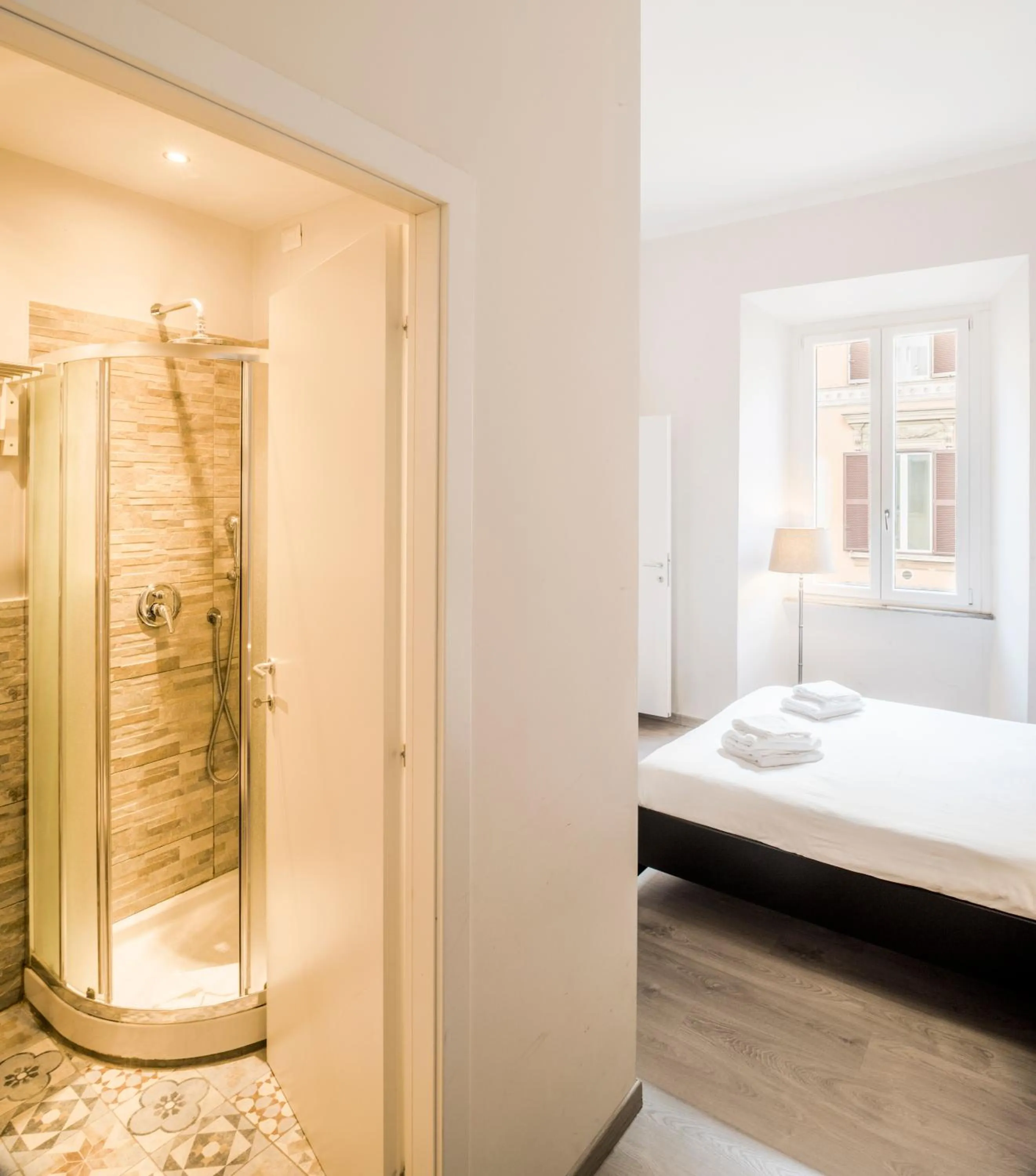 Shower, Bed in Piazza Cavour Suite