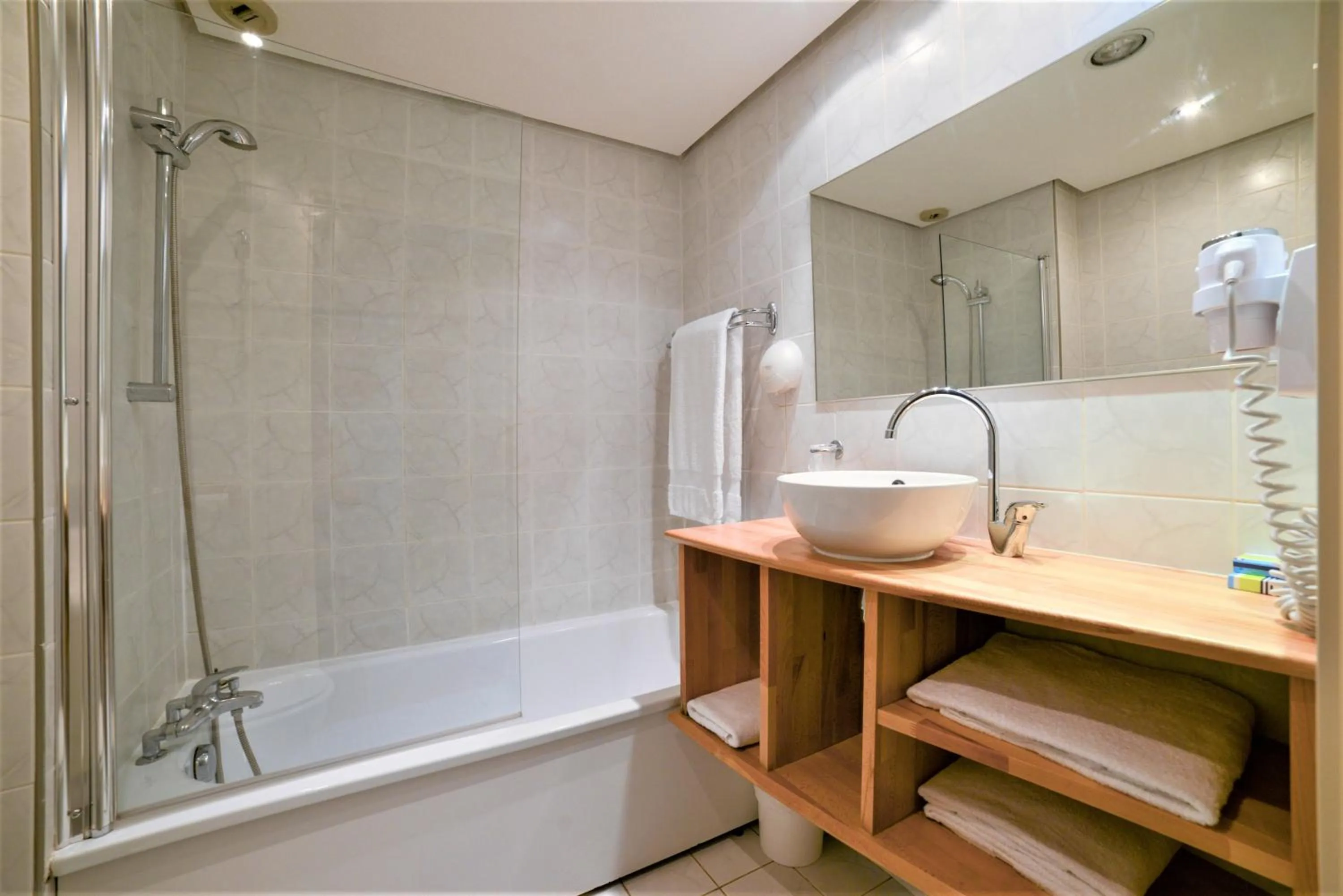 Bathroom in Domaine de Charmeil