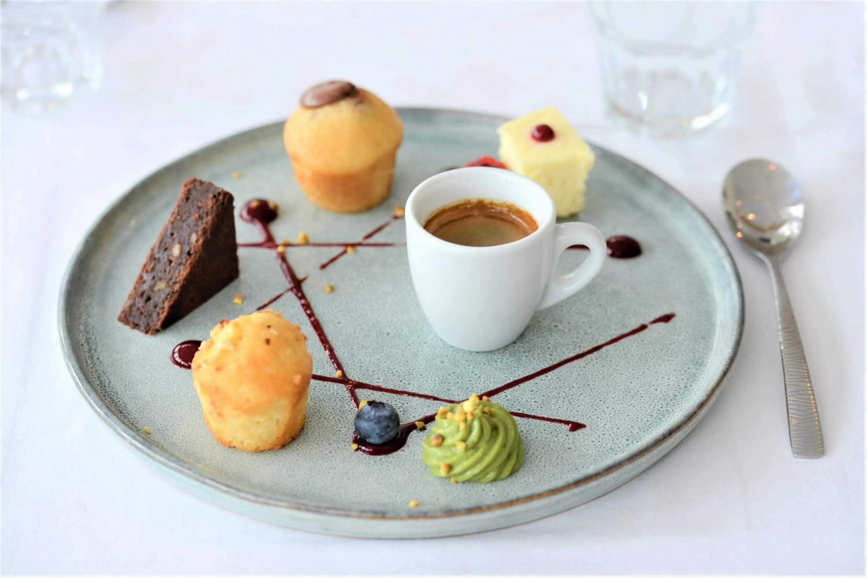 Food and drinks in Domaine de Charmeil