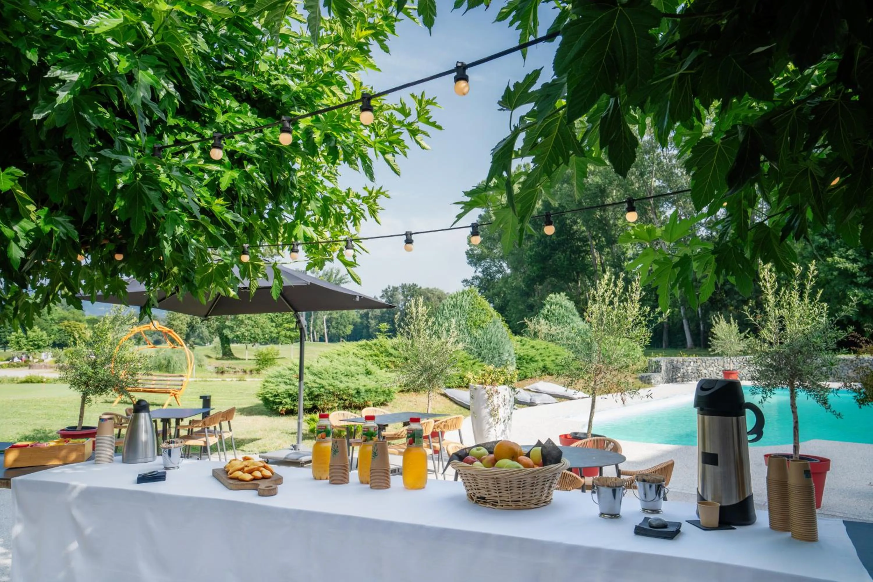 Food and drinks in Domaine de Charmeil