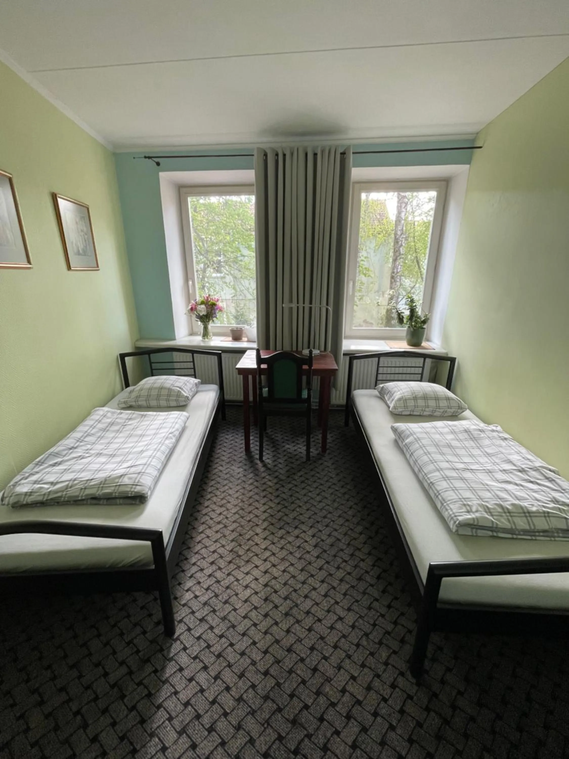 Bedroom, Bed in Mikalo House