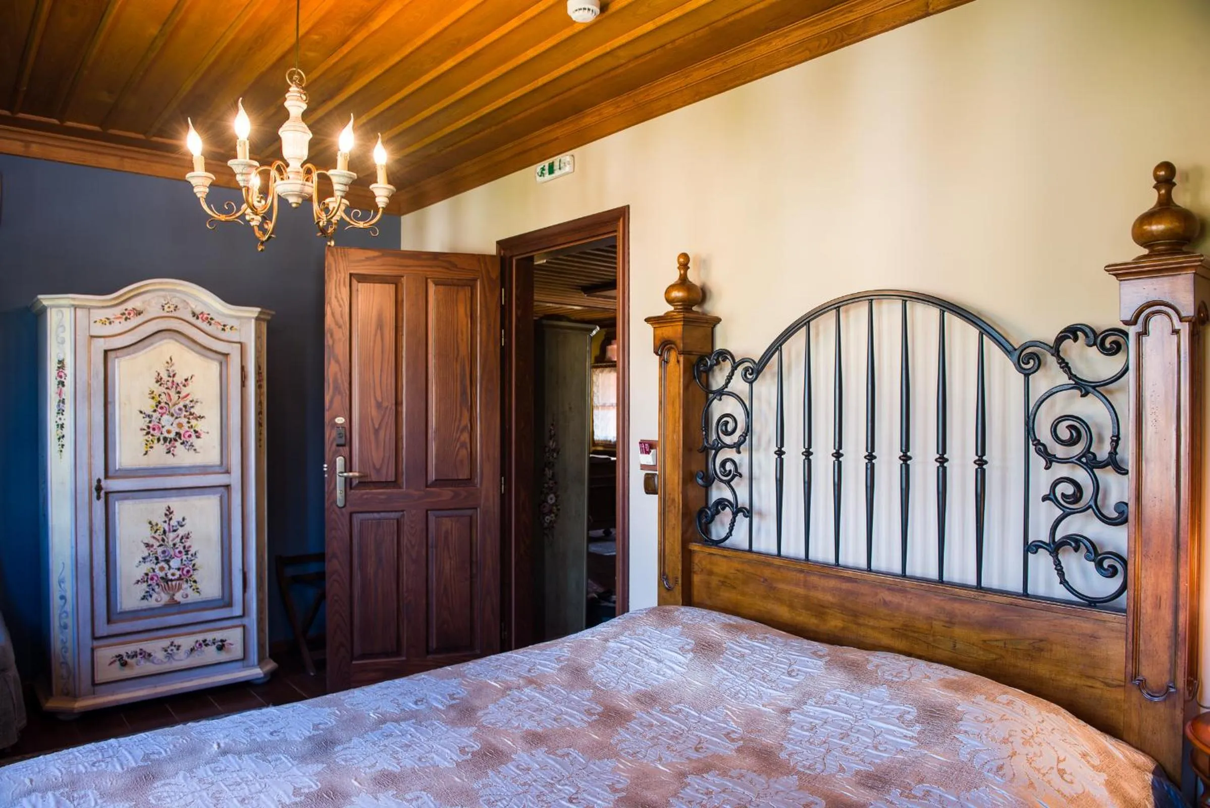 Photo of the whole room, Bed in Boutique Hotel Kokkino Spiti