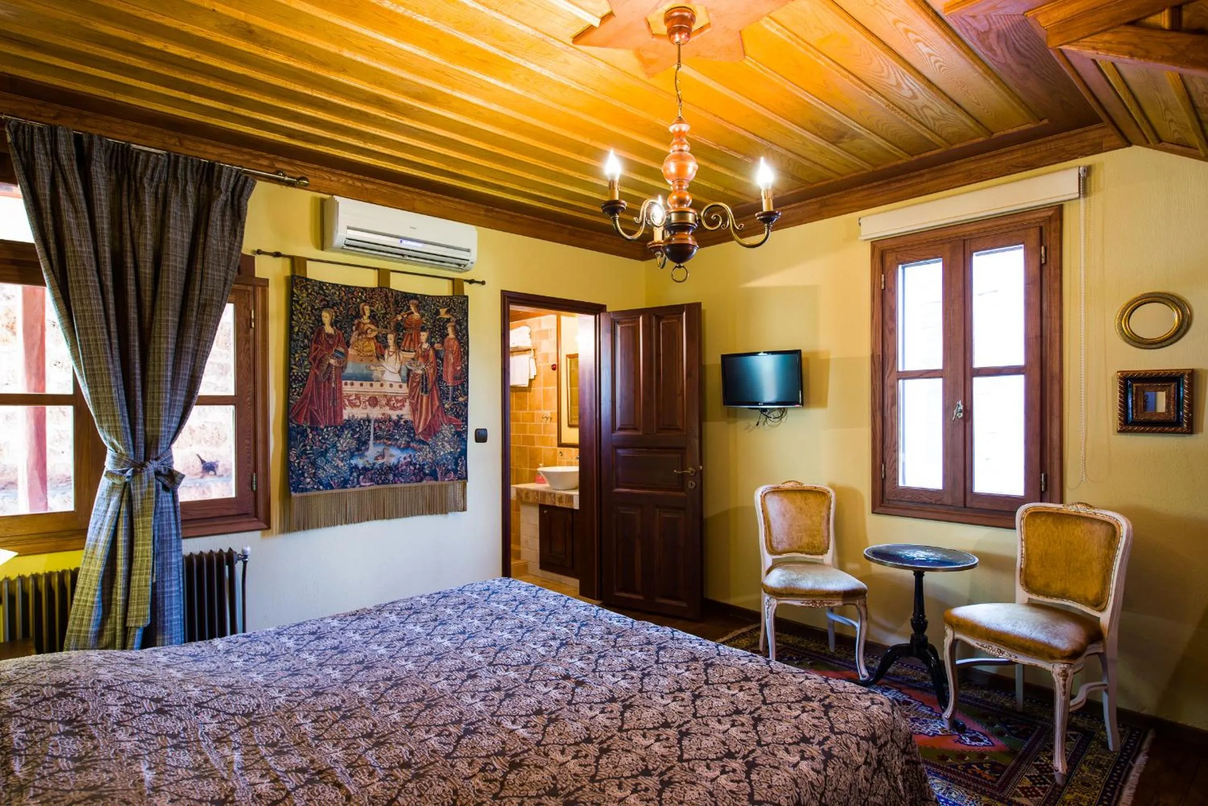 Photo of the whole room, Bed in Boutique Hotel Kokkino Spiti