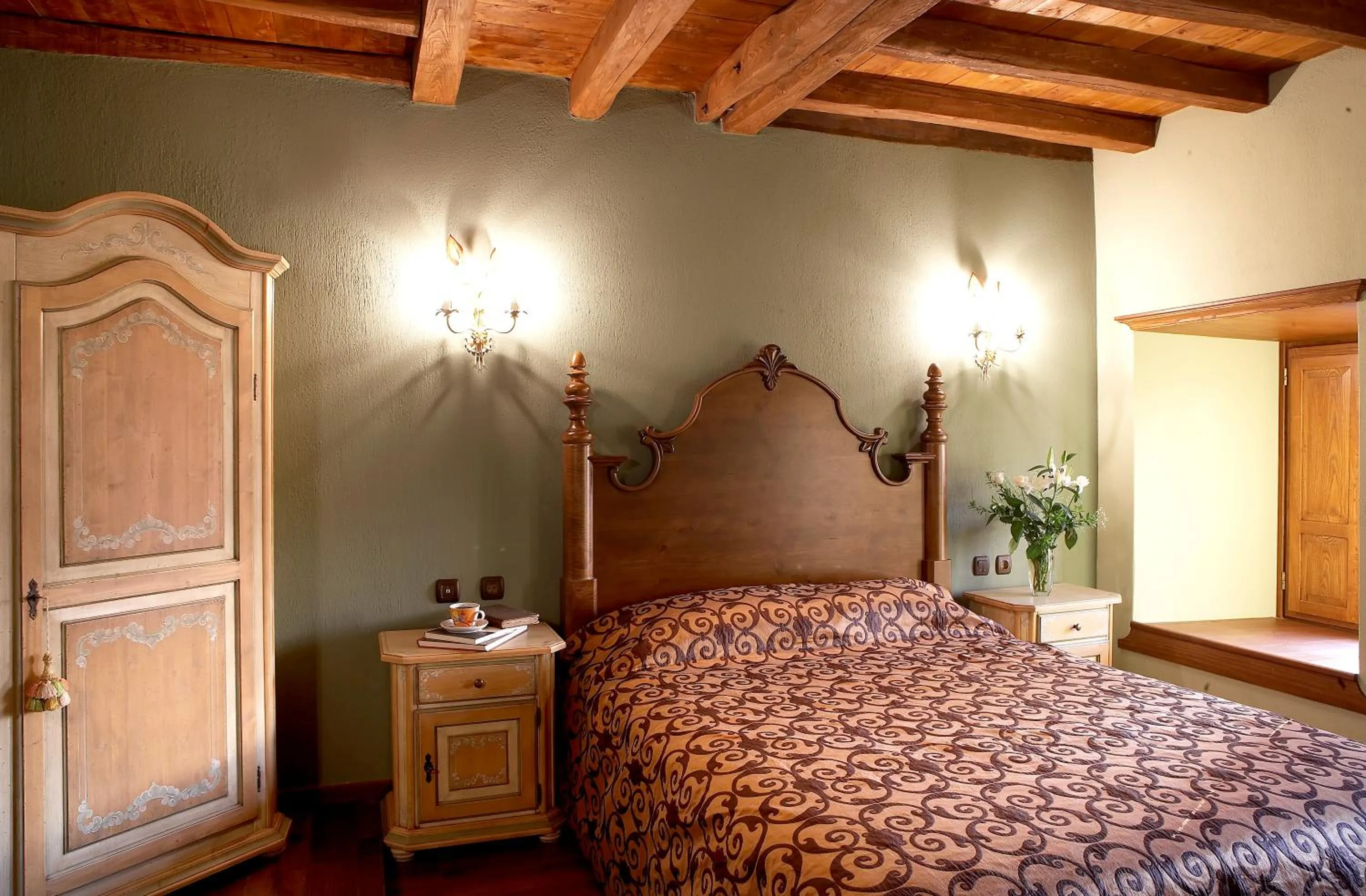 Photo of the whole room, Bed in Boutique Hotel Kokkino Spiti