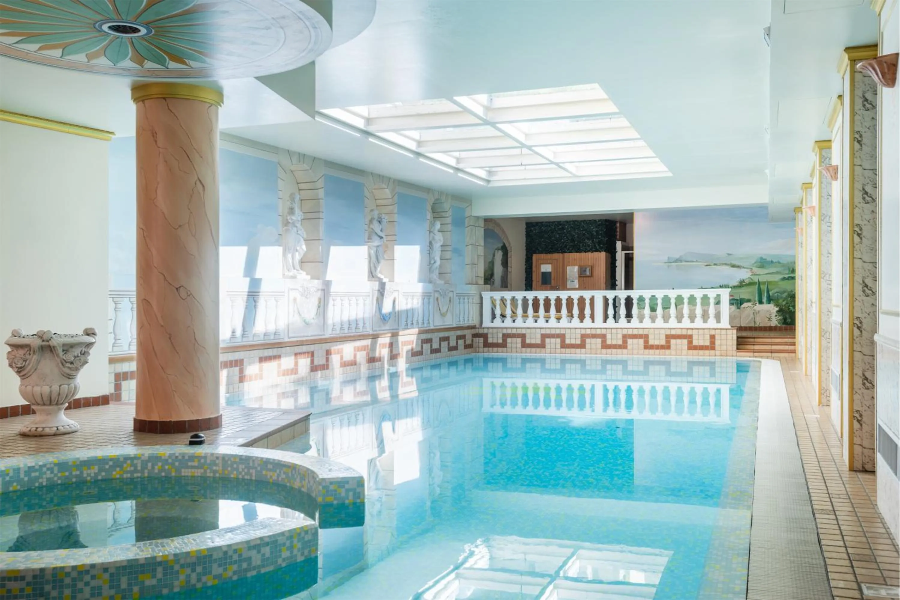 Swimming pool in Hotel Splendid Palace