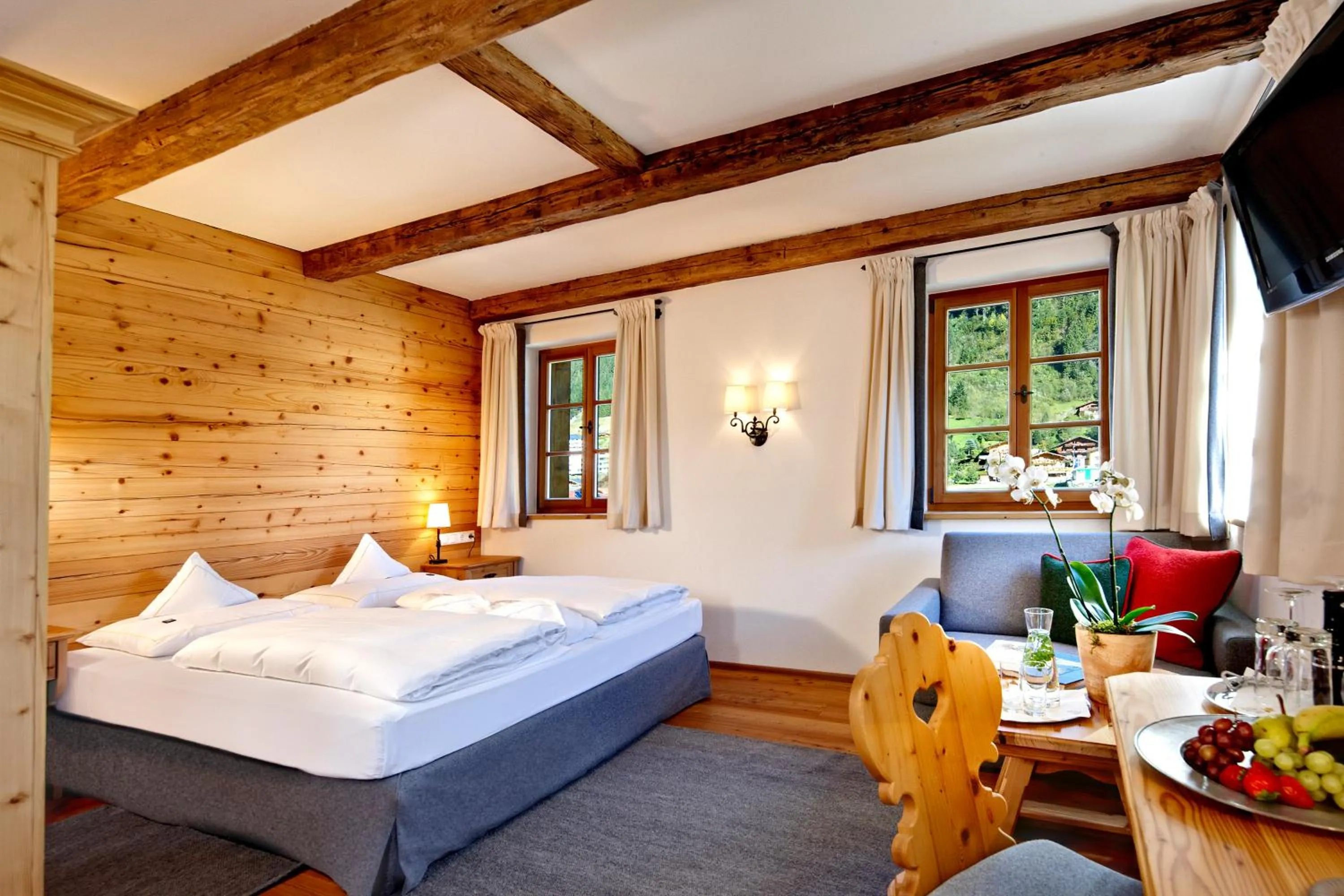 Photo of the whole room, Bed in Grossarler Hof Superior