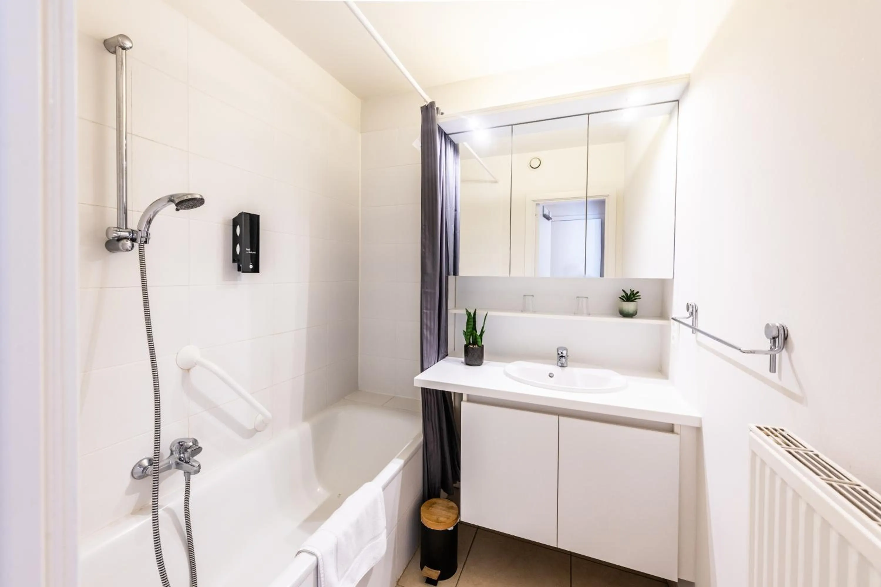 Shower in Belcasa Suitehotel