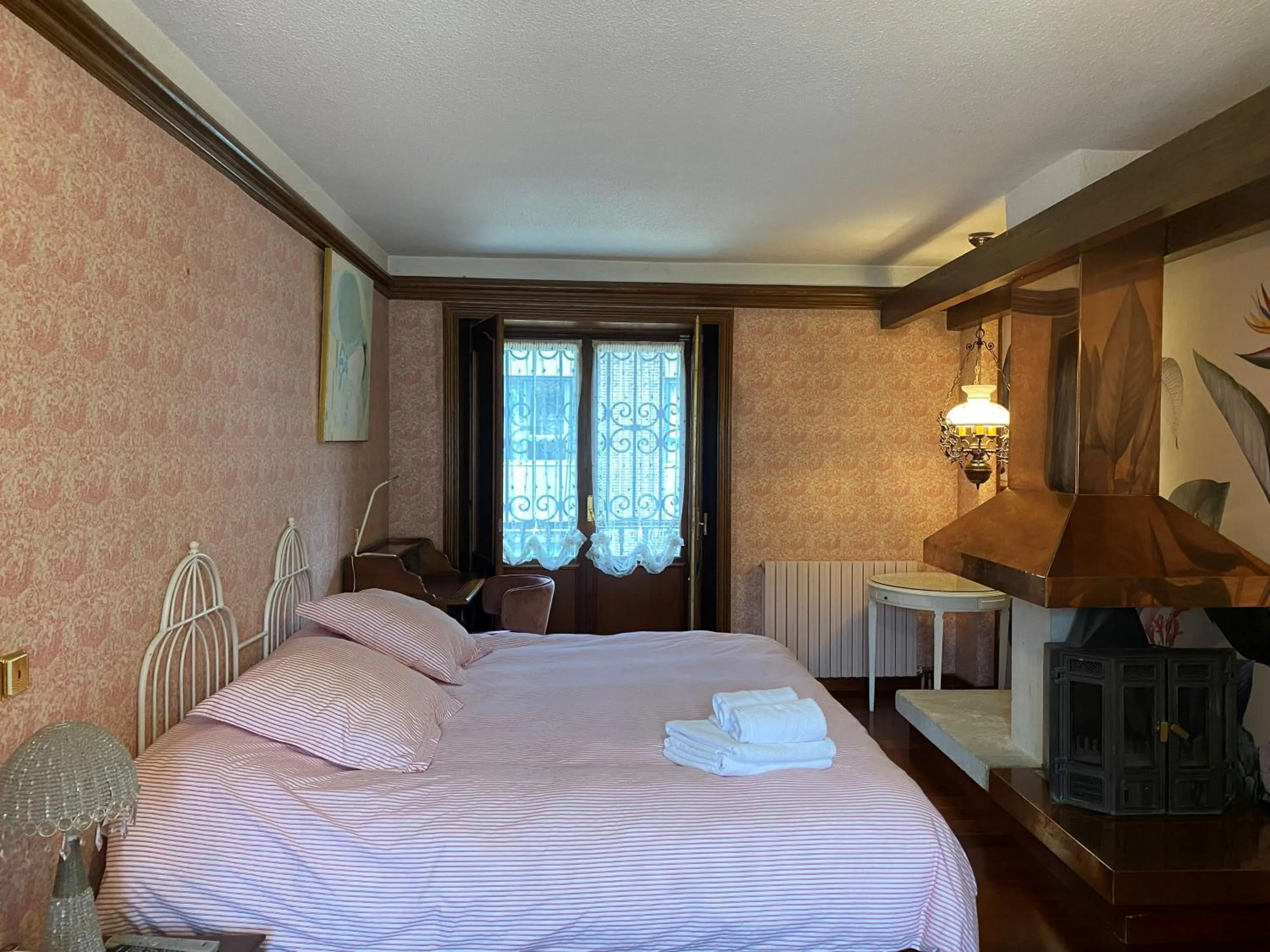 Bedroom, Bed in Apartamentos María Luisa