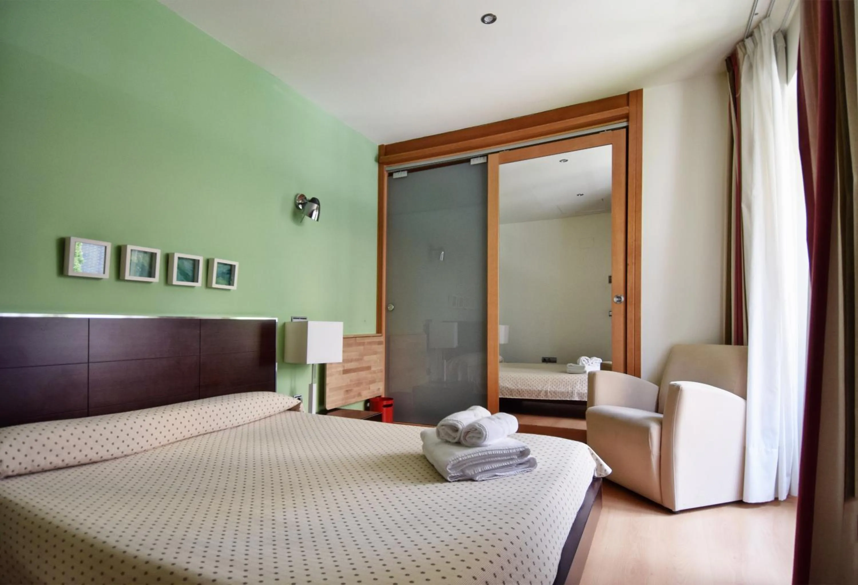 Photo of the whole room, Bed in Apartamentos María Luisa