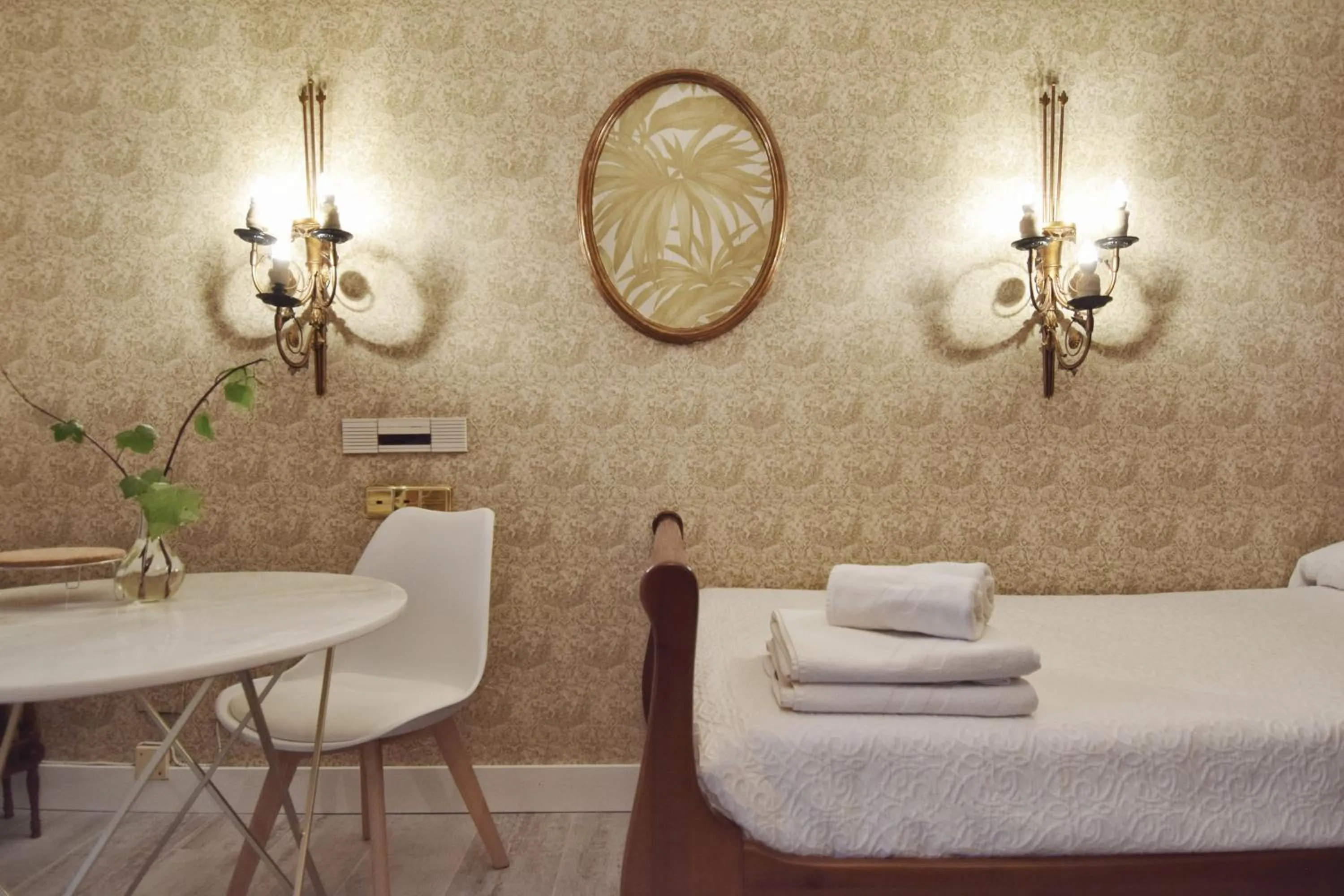 Decorative detail in Apartamentos María Luisa