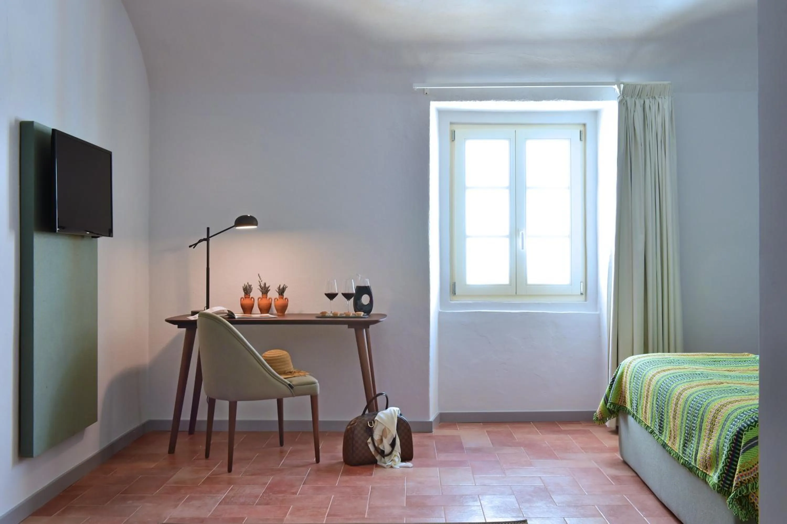 TV and multimedia, Bed in The Noble House - by Unlock Hotels