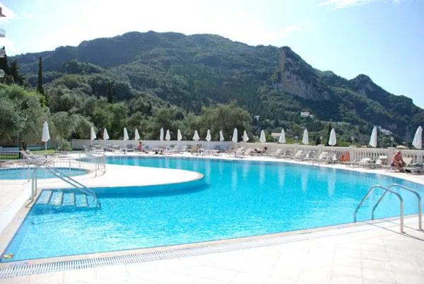 Swimming pool in Aloha Hotel