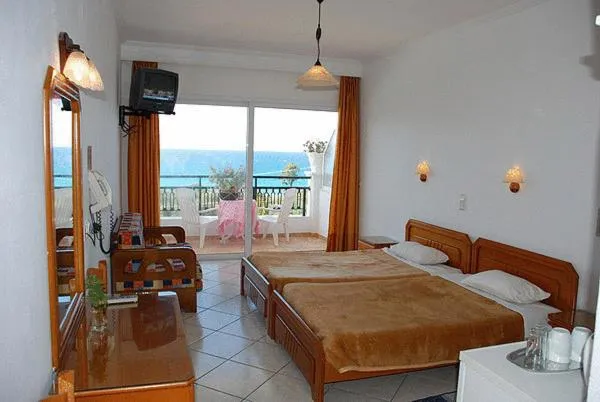 Photo of the whole room, Bed in Aloha Hotel