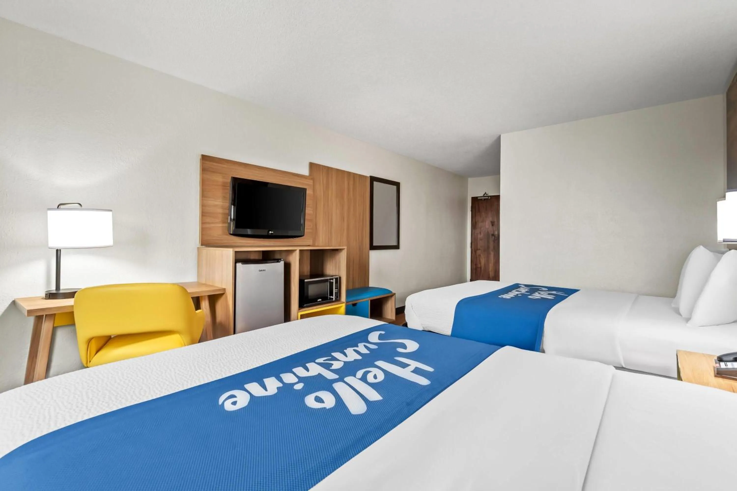 Bed in Days Inn by Wyndham Lancaster PA Dutch Country