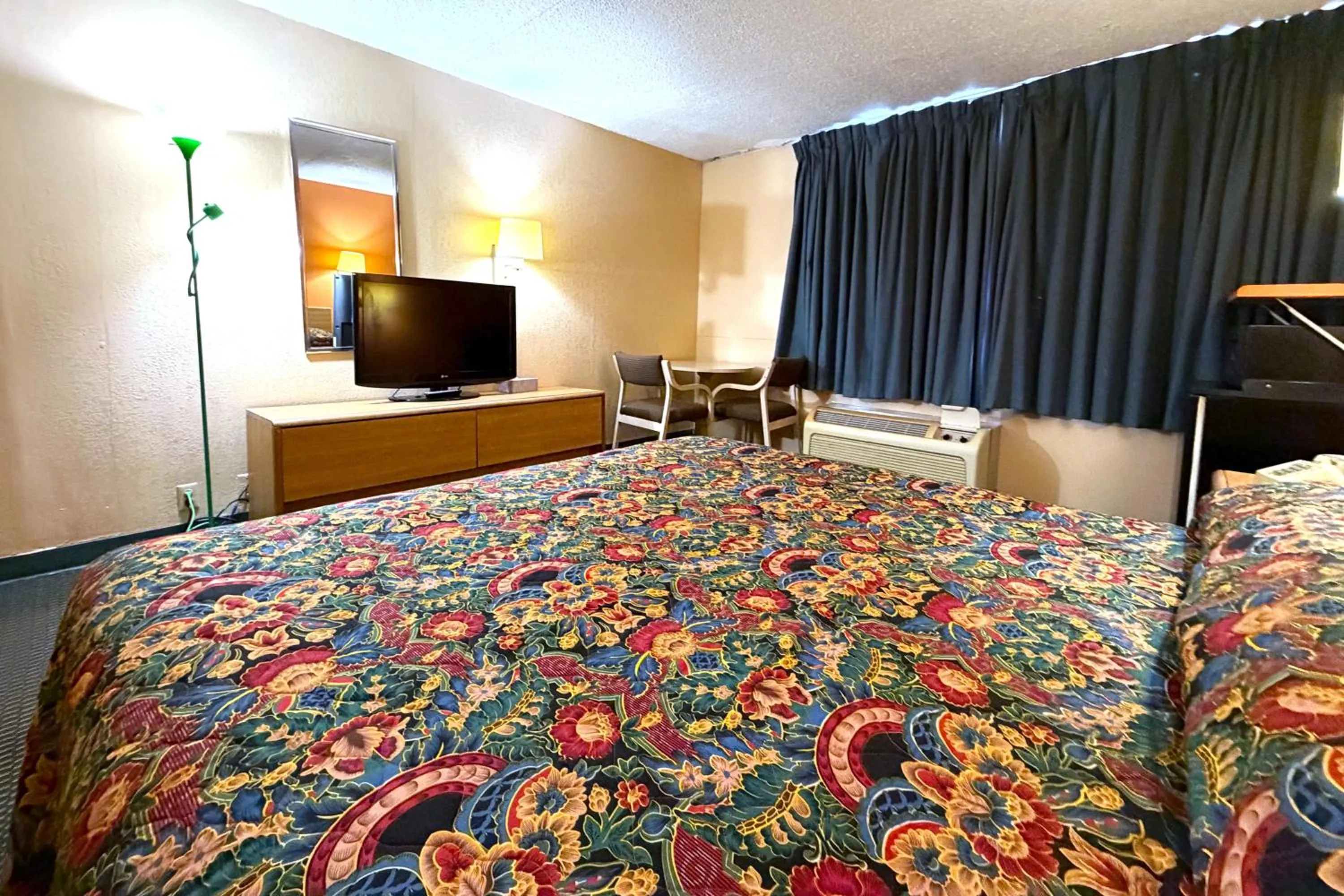 Bedroom, Bed in Red Carpet Inn & Suites Lima -Listing Partner