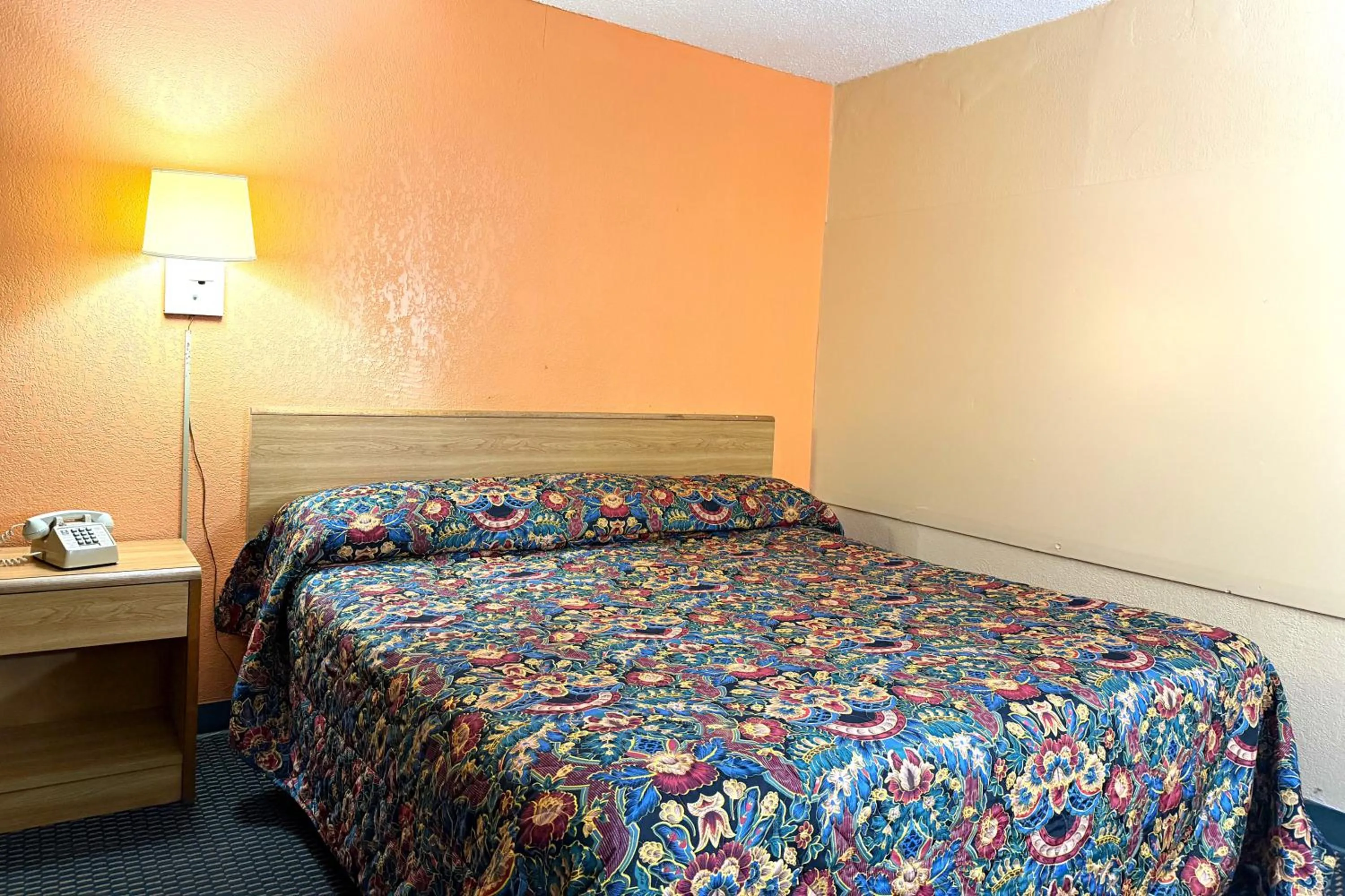 Bedroom, Bed in Red Carpet Inn & Suites Lima -Listing Partner