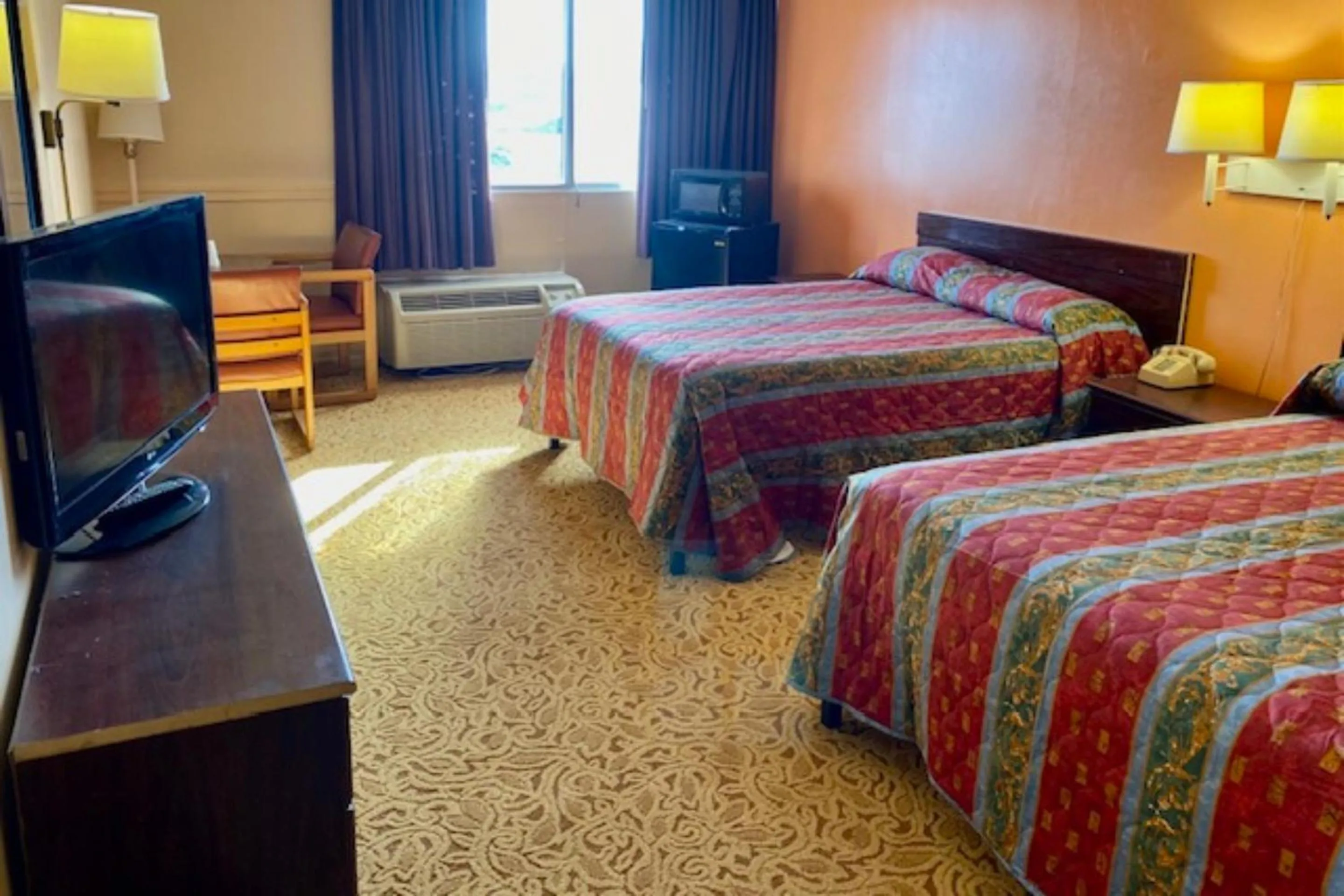 Bedroom, Bed in Red Carpet Inn & Suites Lima -Listing Partner
