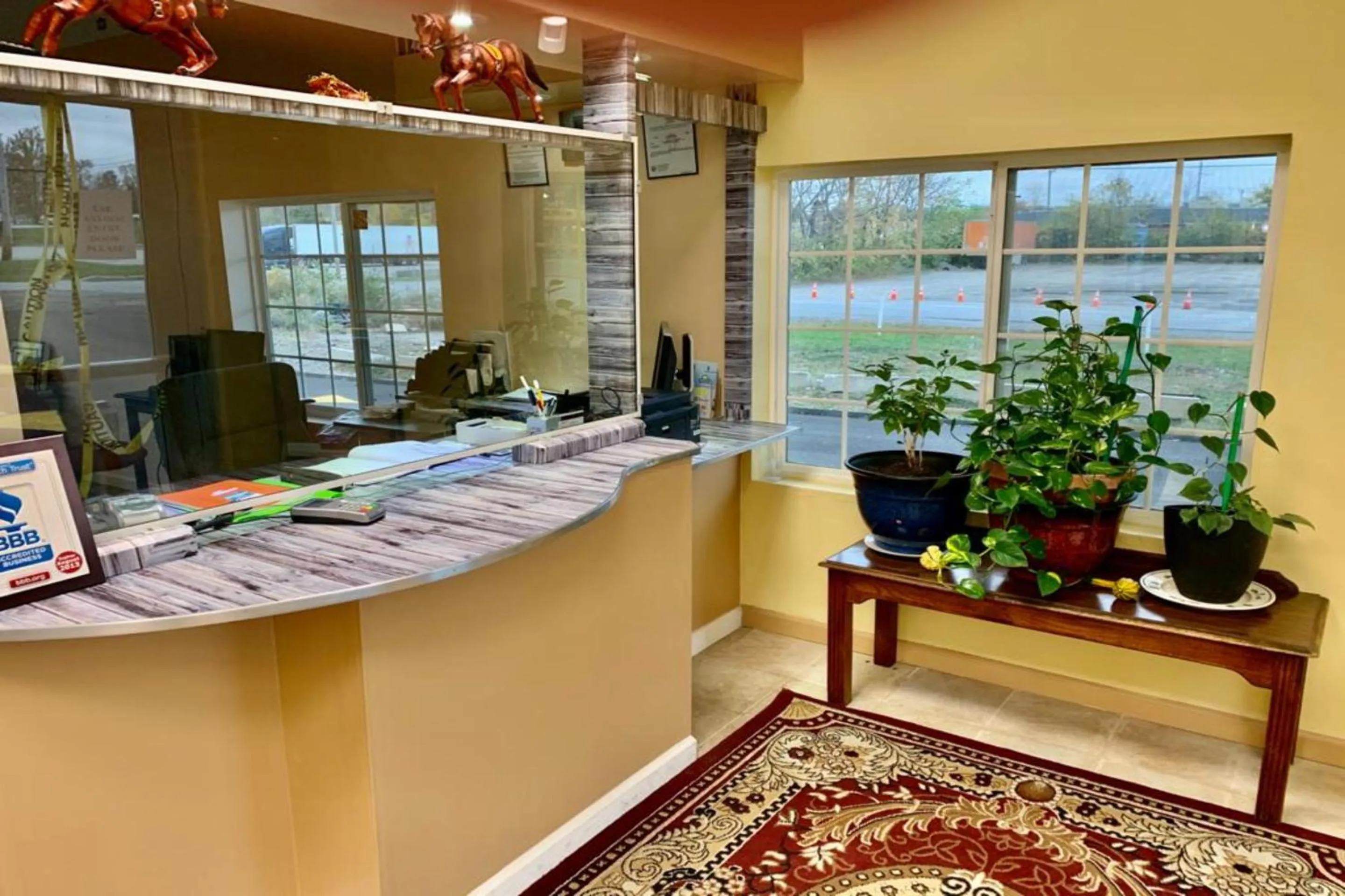 Lobby or reception in Red Carpet Inn & Suites Lima -Listing Partner