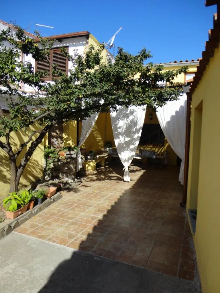 Garden in B&B DOMU INCANTO Sa Domu sarrabesa