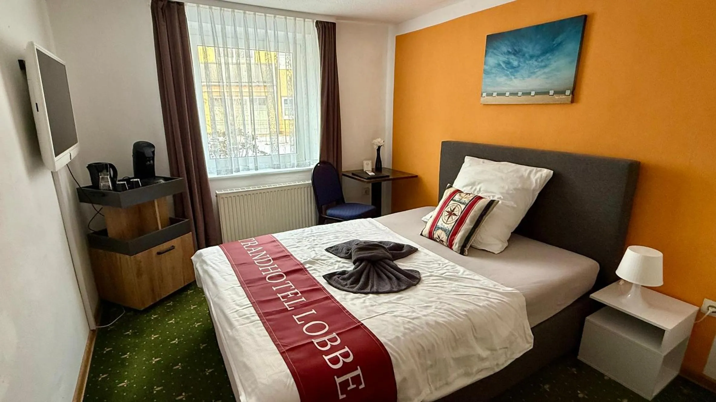 Photo of the whole room, Bed in Strand-Hotel Lobbe