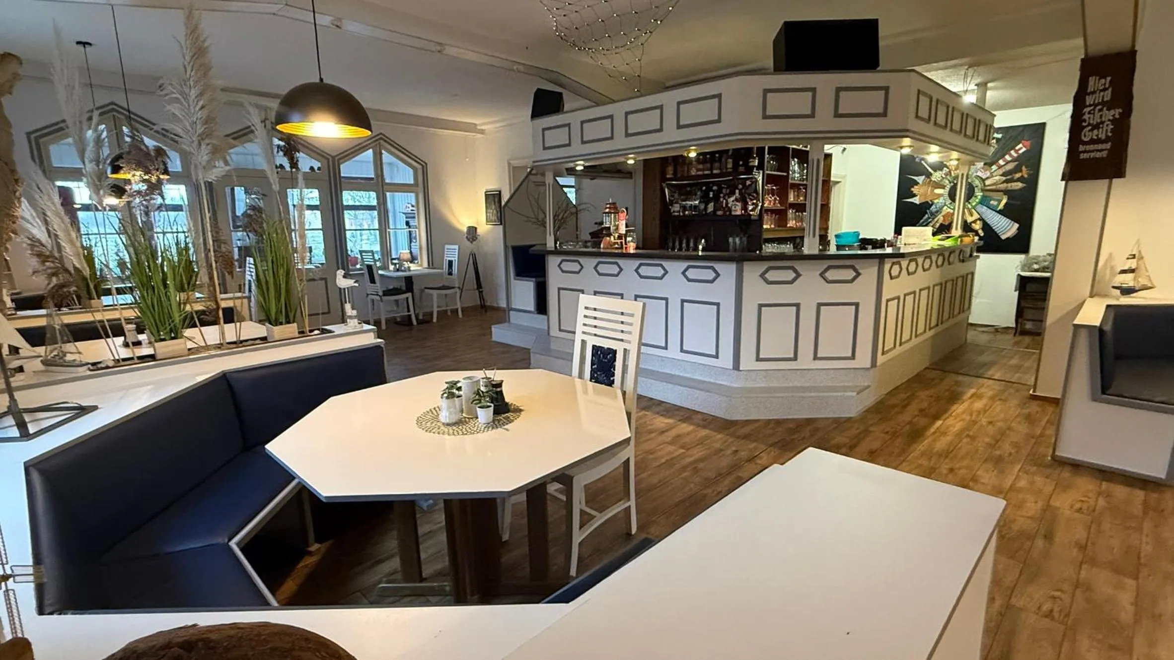 Restaurant/places to eat in Strand-Hotel Lobbe