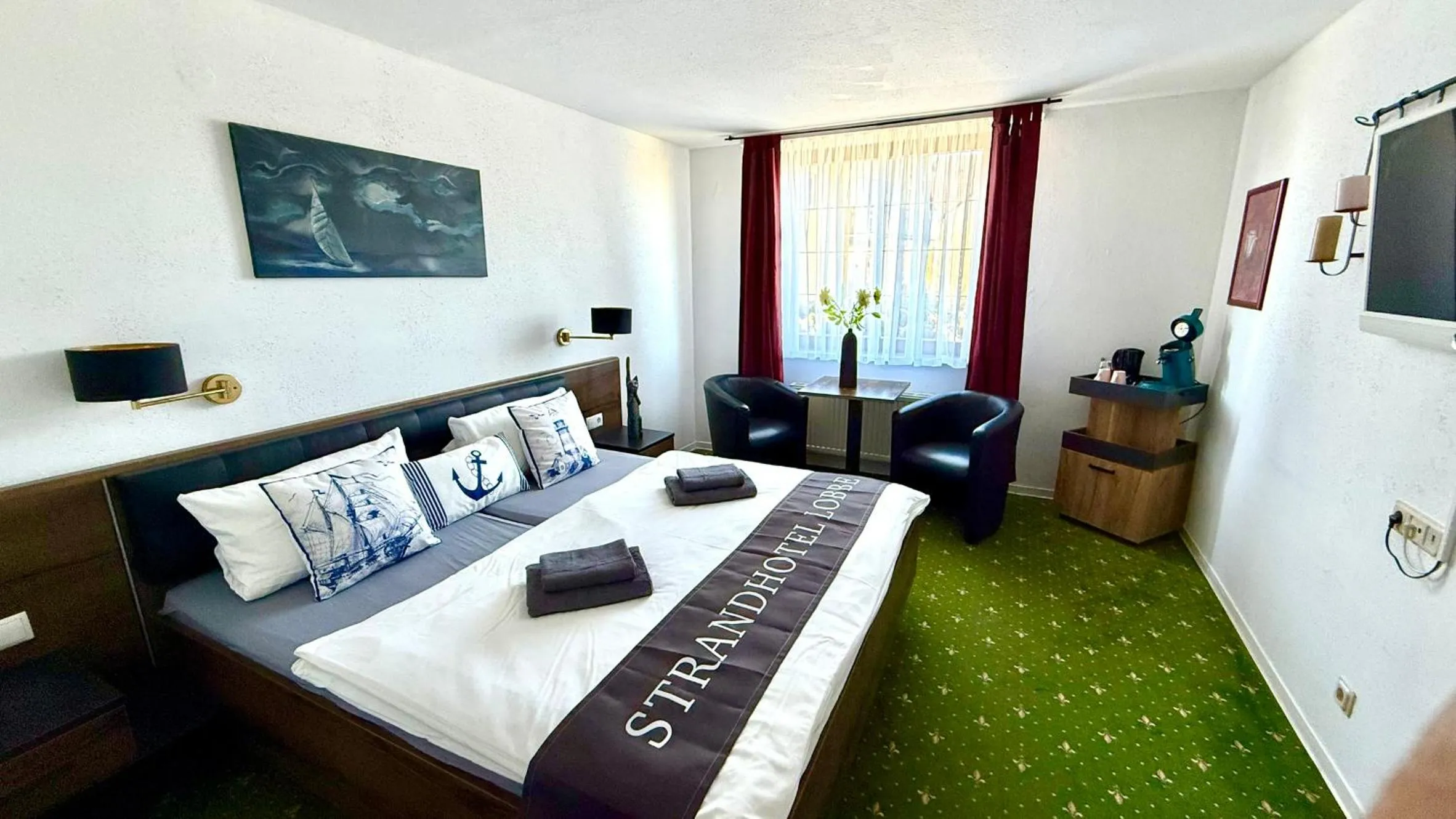 Photo of the whole room, Bed in Strand-Hotel Lobbe