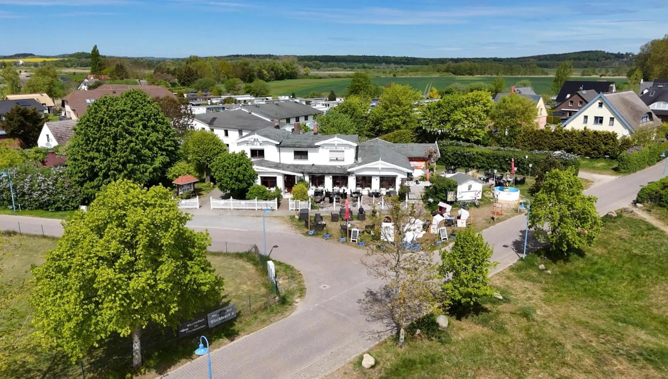 Property building in Strand-Hotel Lobbe