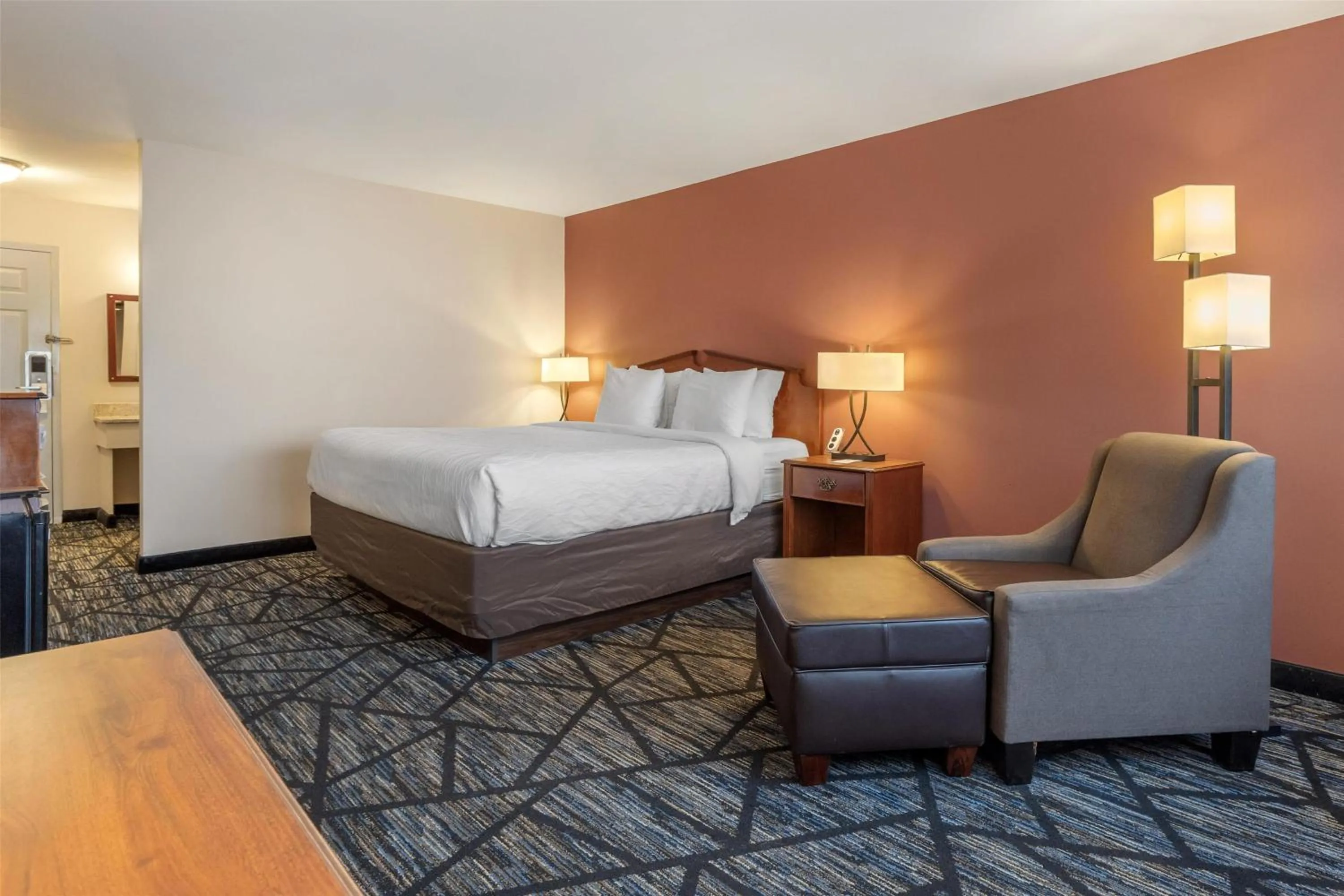 Bedroom, Bed in SureStay Plus Hotel by Best Western Auburn