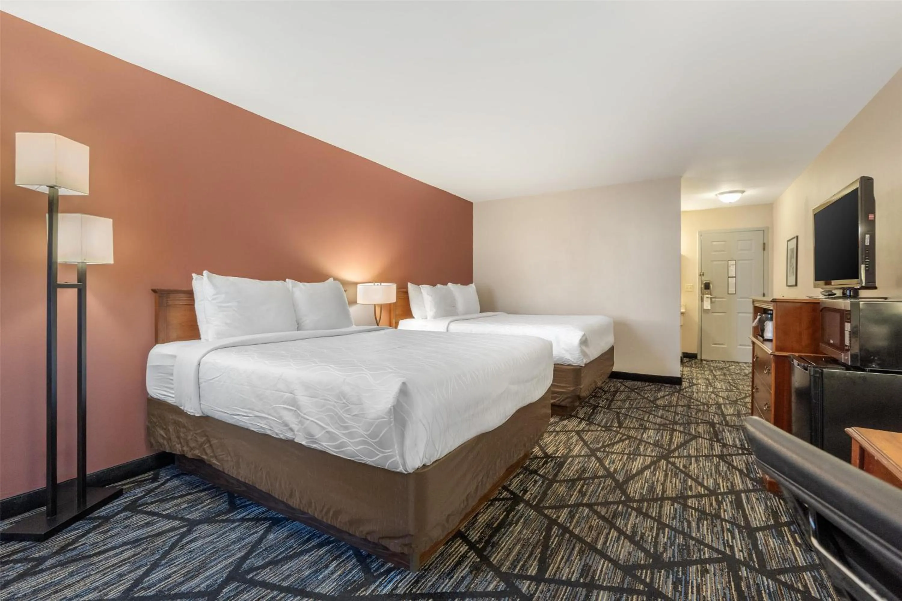Bedroom, Bed in SureStay Plus Hotel by Best Western Auburn