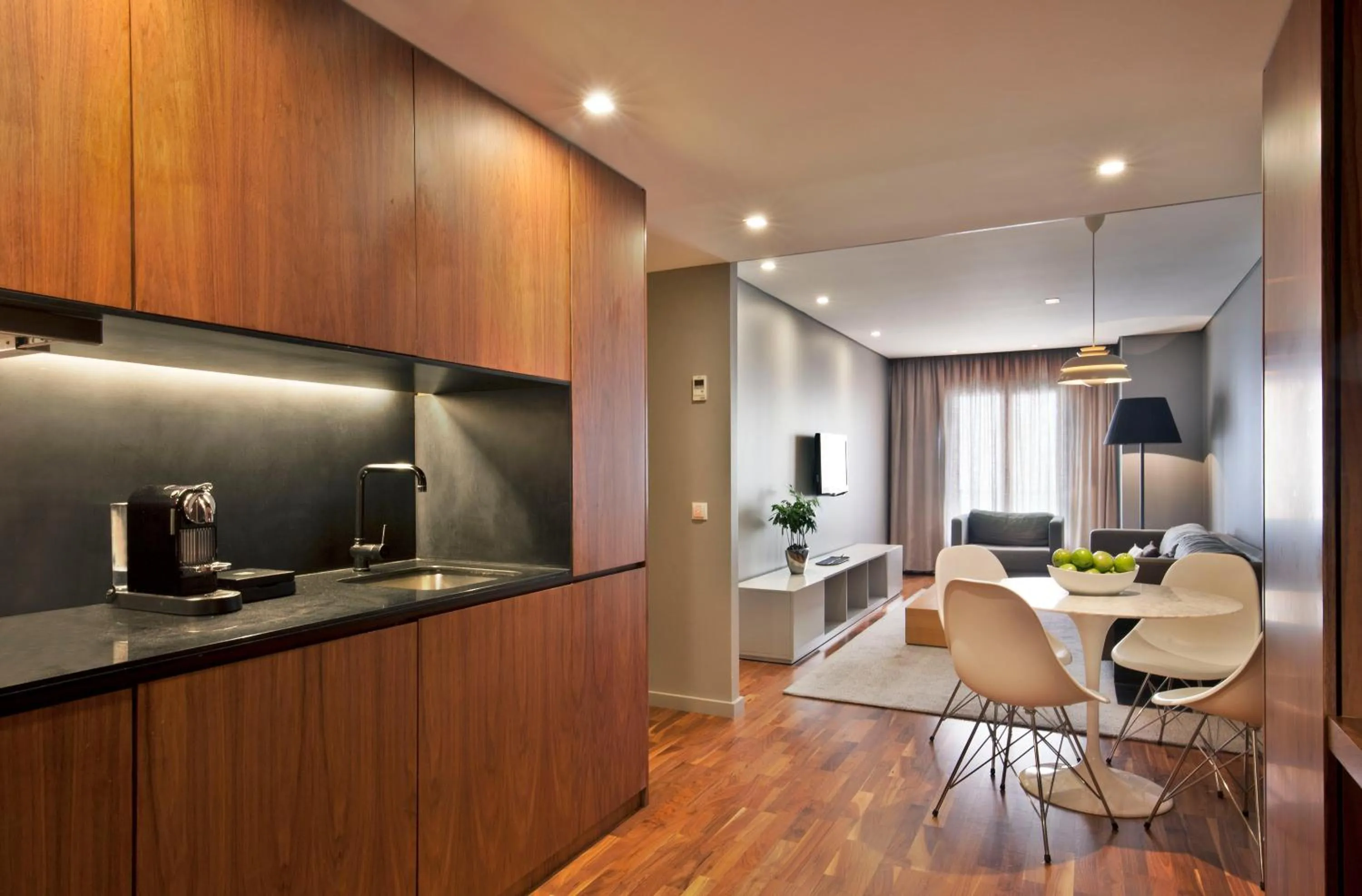 Coffee/tea facilities in Altis Prime Hotel