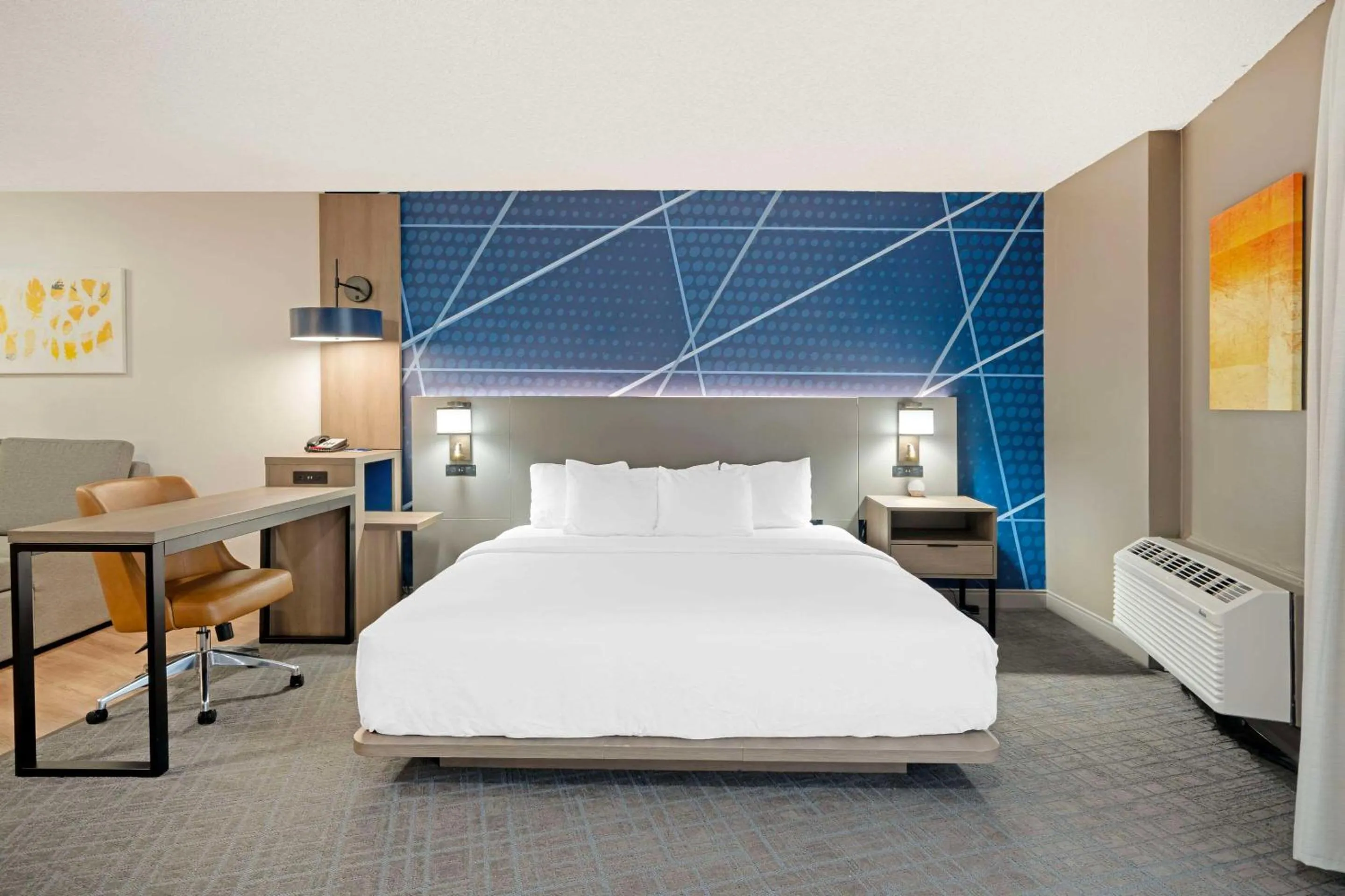 Bedroom, Bed in Comfort Suites Idaho Falls