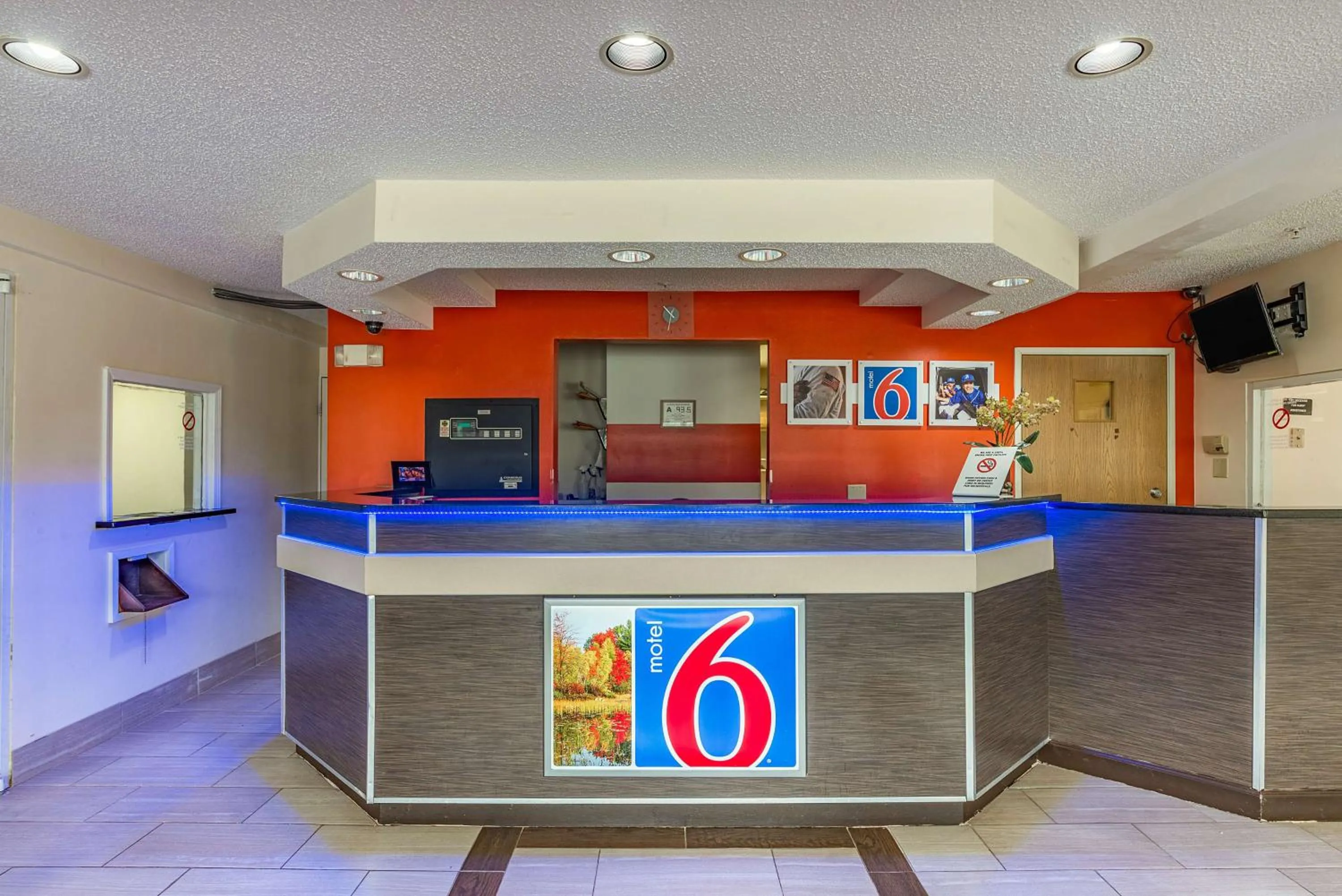 Property logo or sign in Motel 6-Charlotte, NC - University