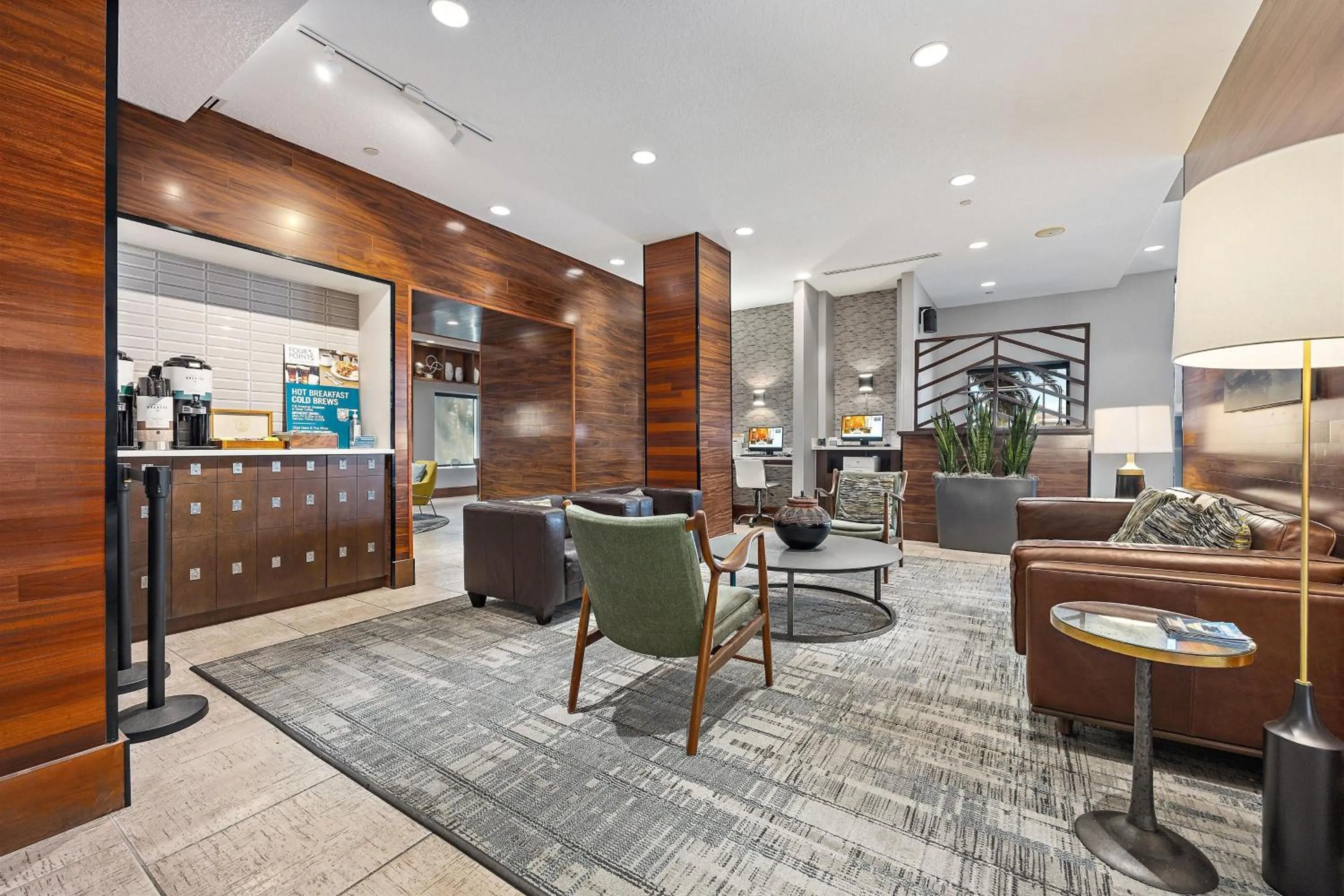 Lobby or reception in Four Points by Sheraton Jacksonville Baymeadows