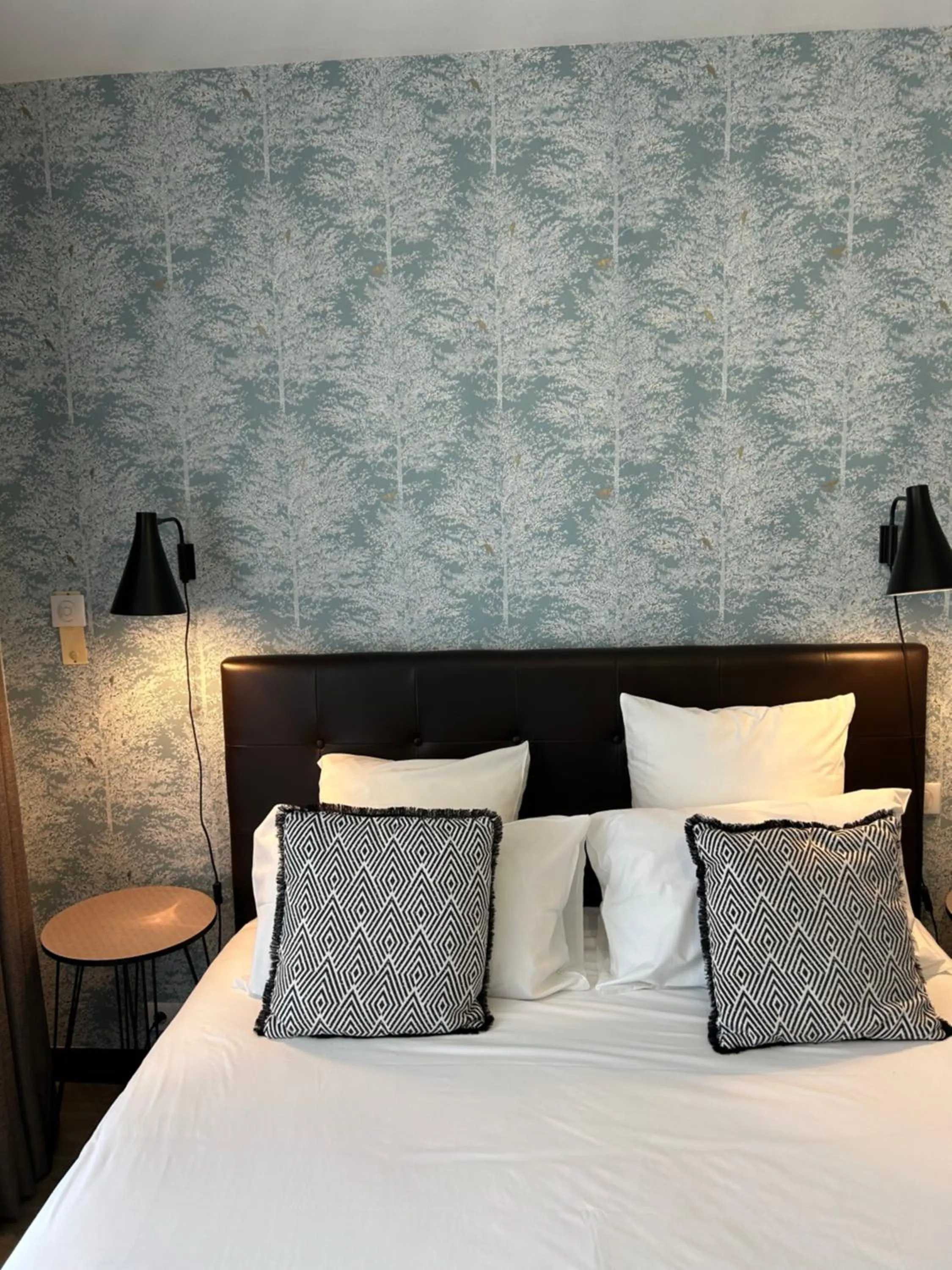 Bed in Cit'Hotel L'Etape