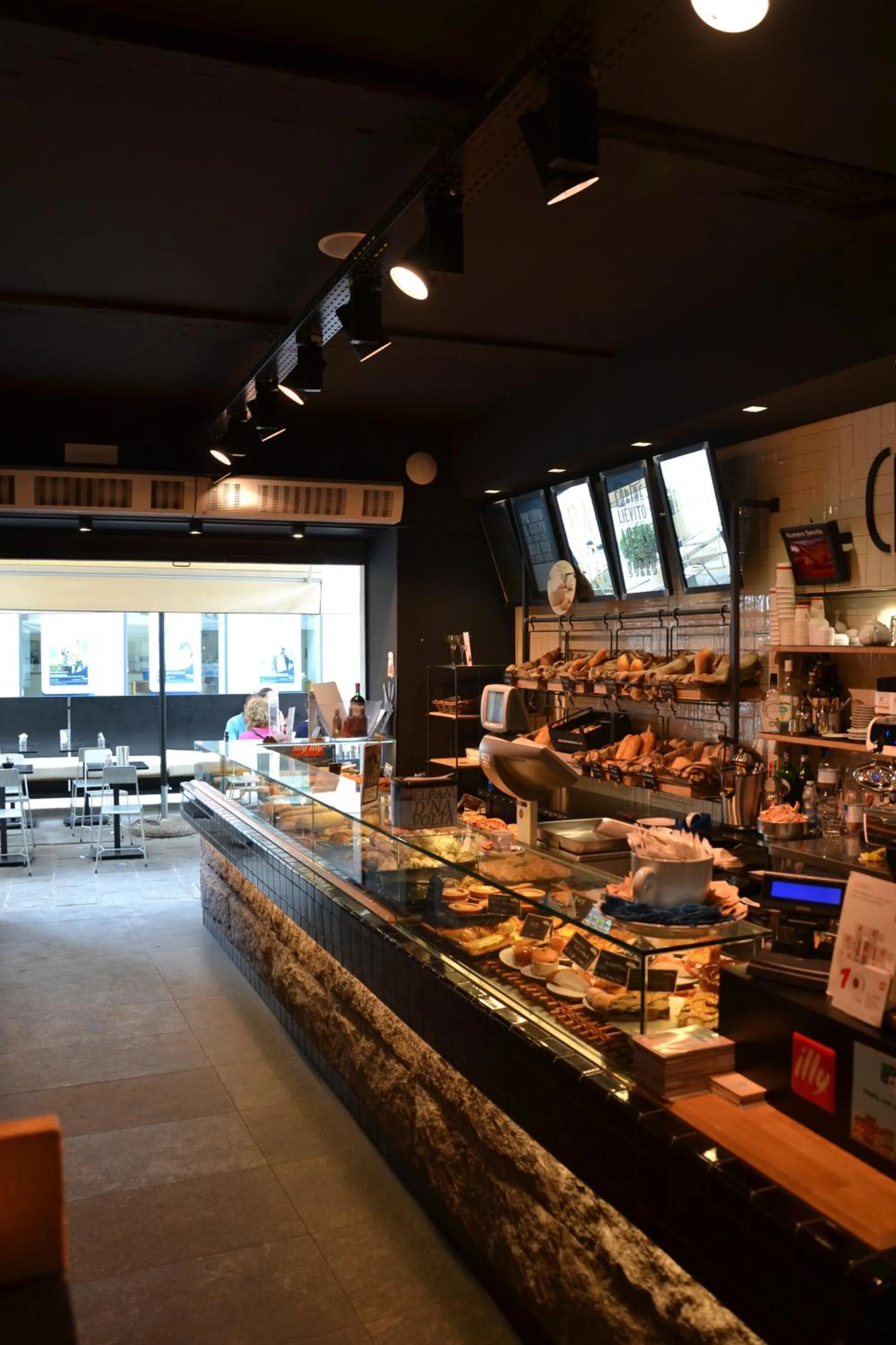 Restaurant/places to eat in Porta Marina