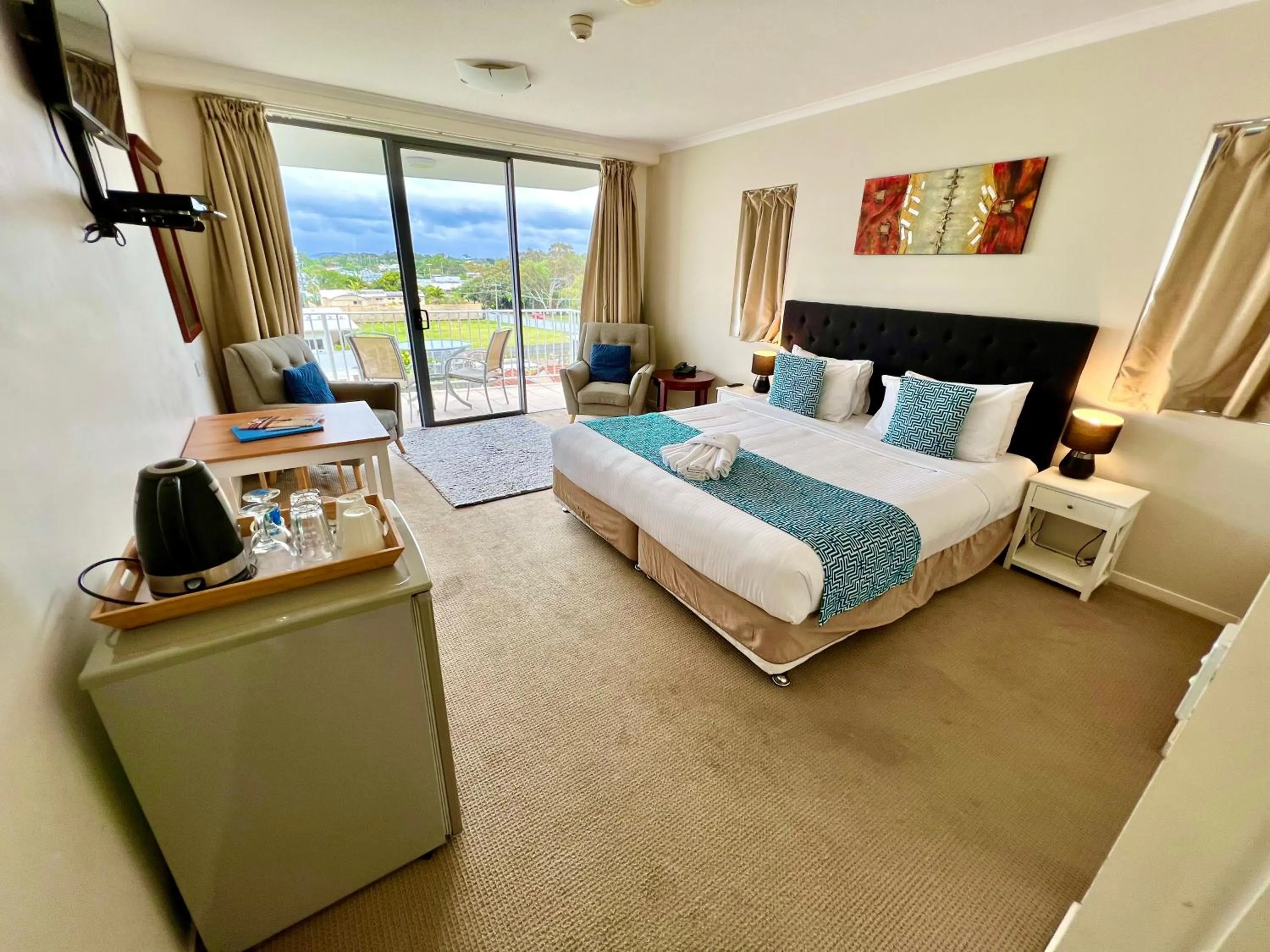 Bedroom, Bed in Ocean Views Resort Caloundra