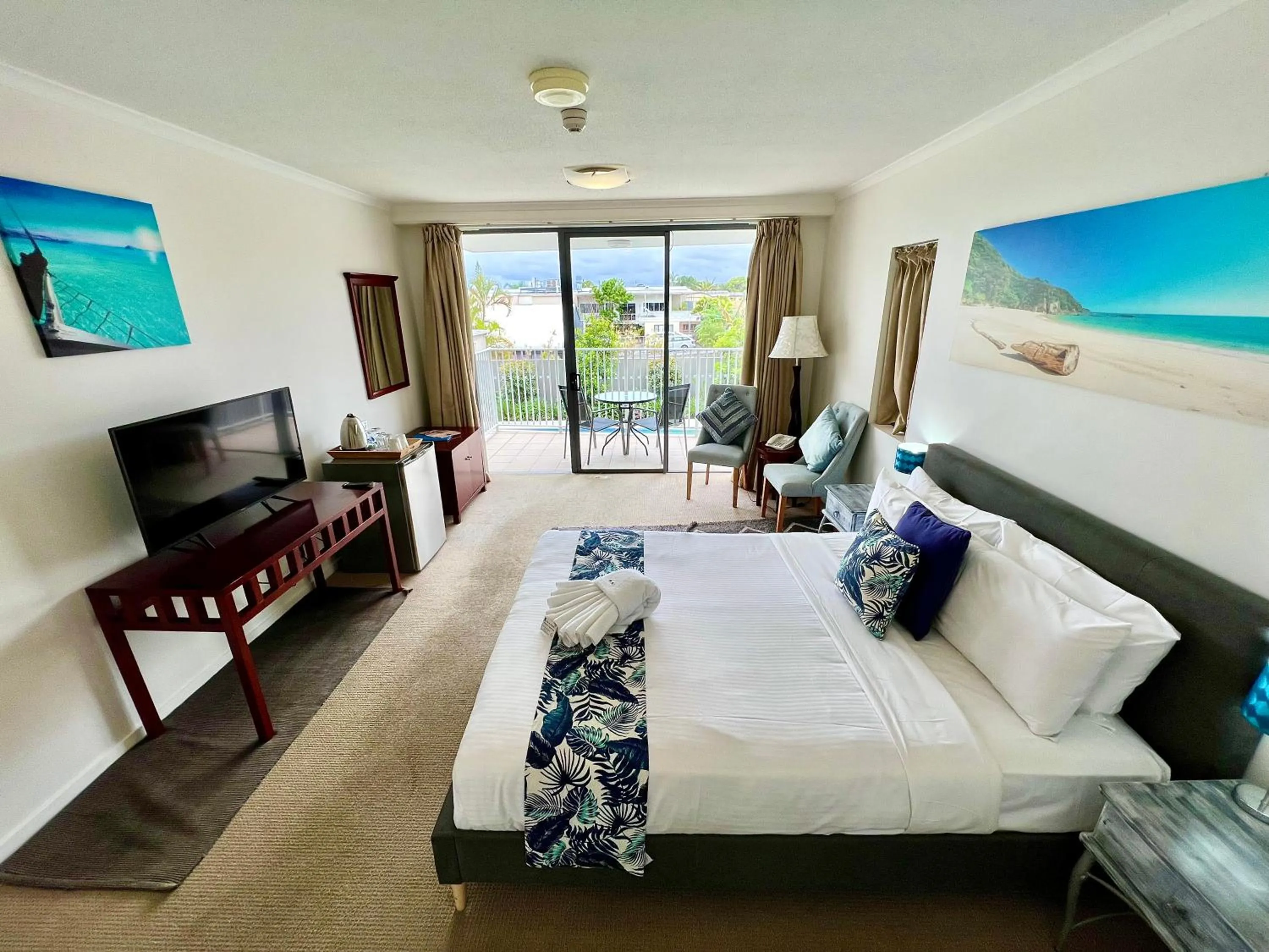 Photo of the whole room, Bed in Ocean Views Resort Caloundra