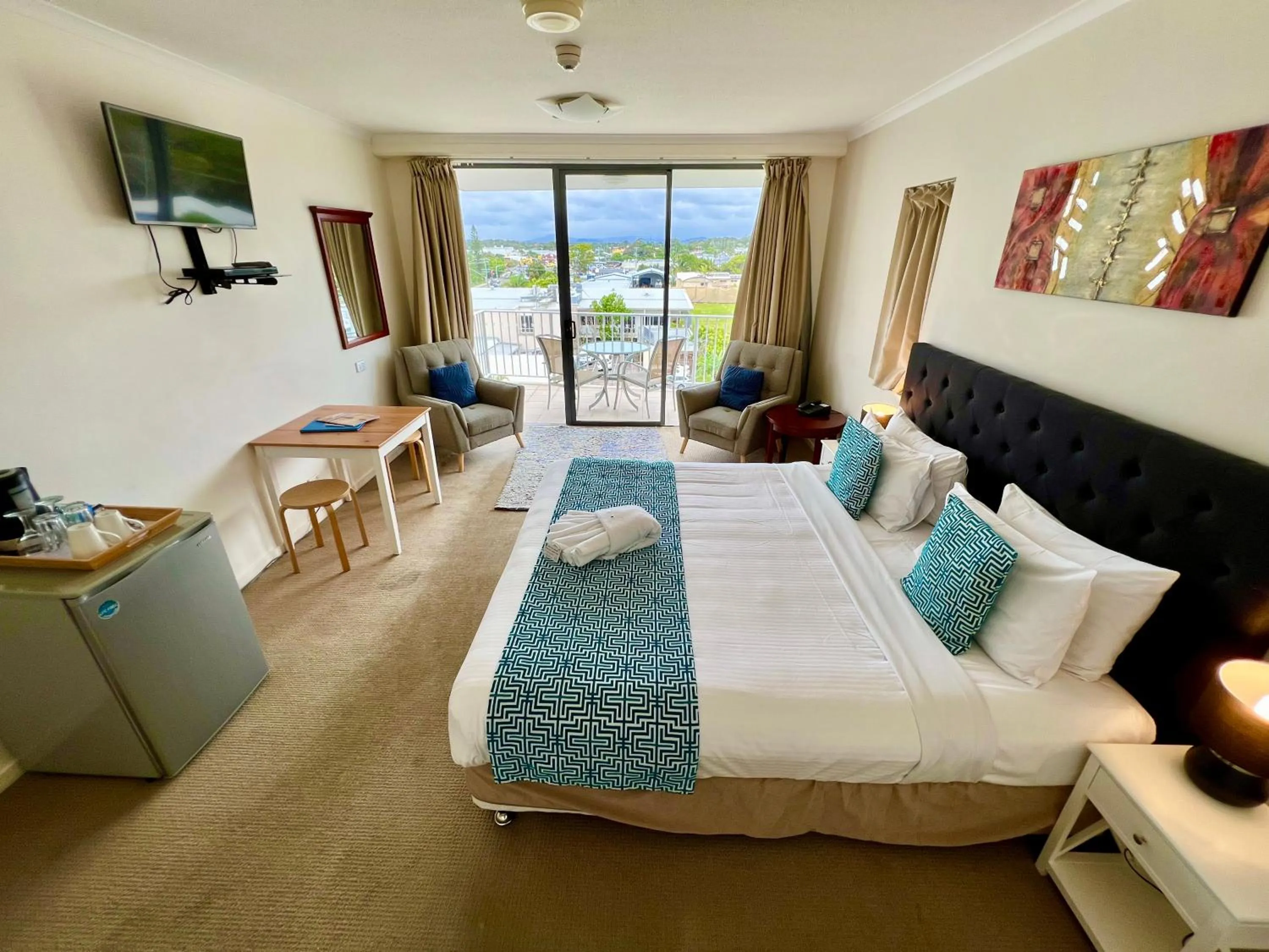 Bedroom, Bed in Ocean Views Resort Caloundra