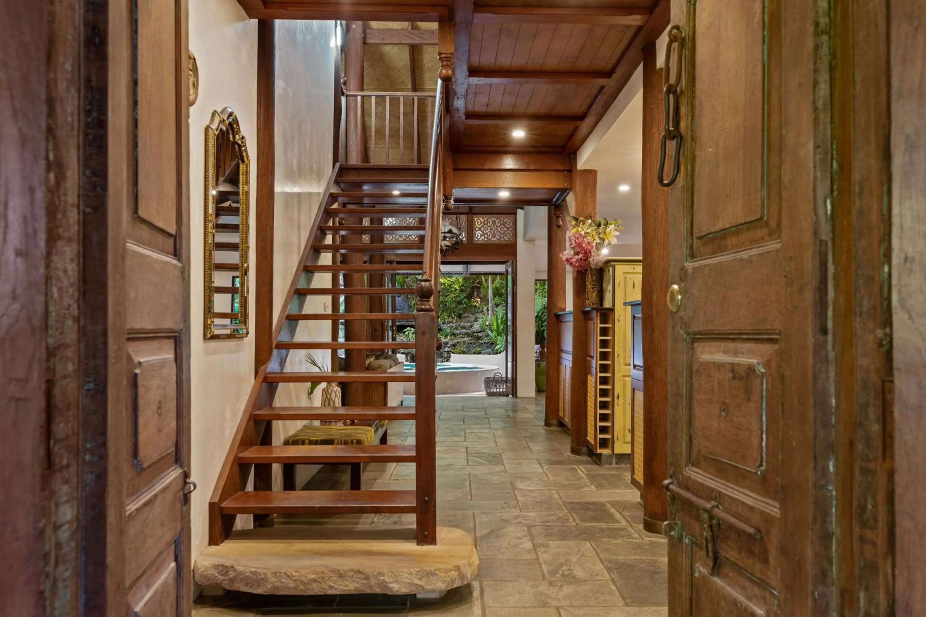 Facade/entrance in Garden Burees