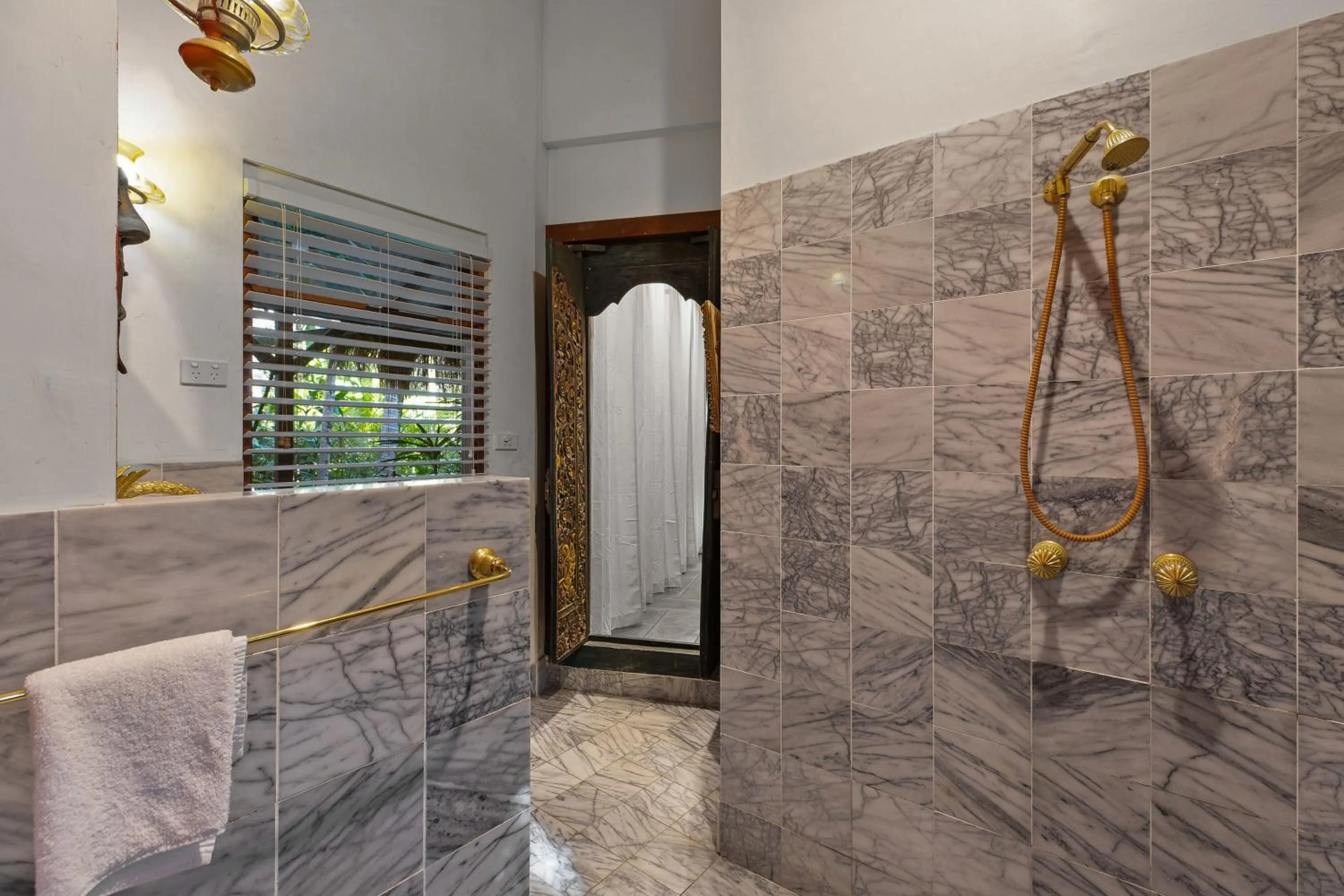 Shower in Garden Burees