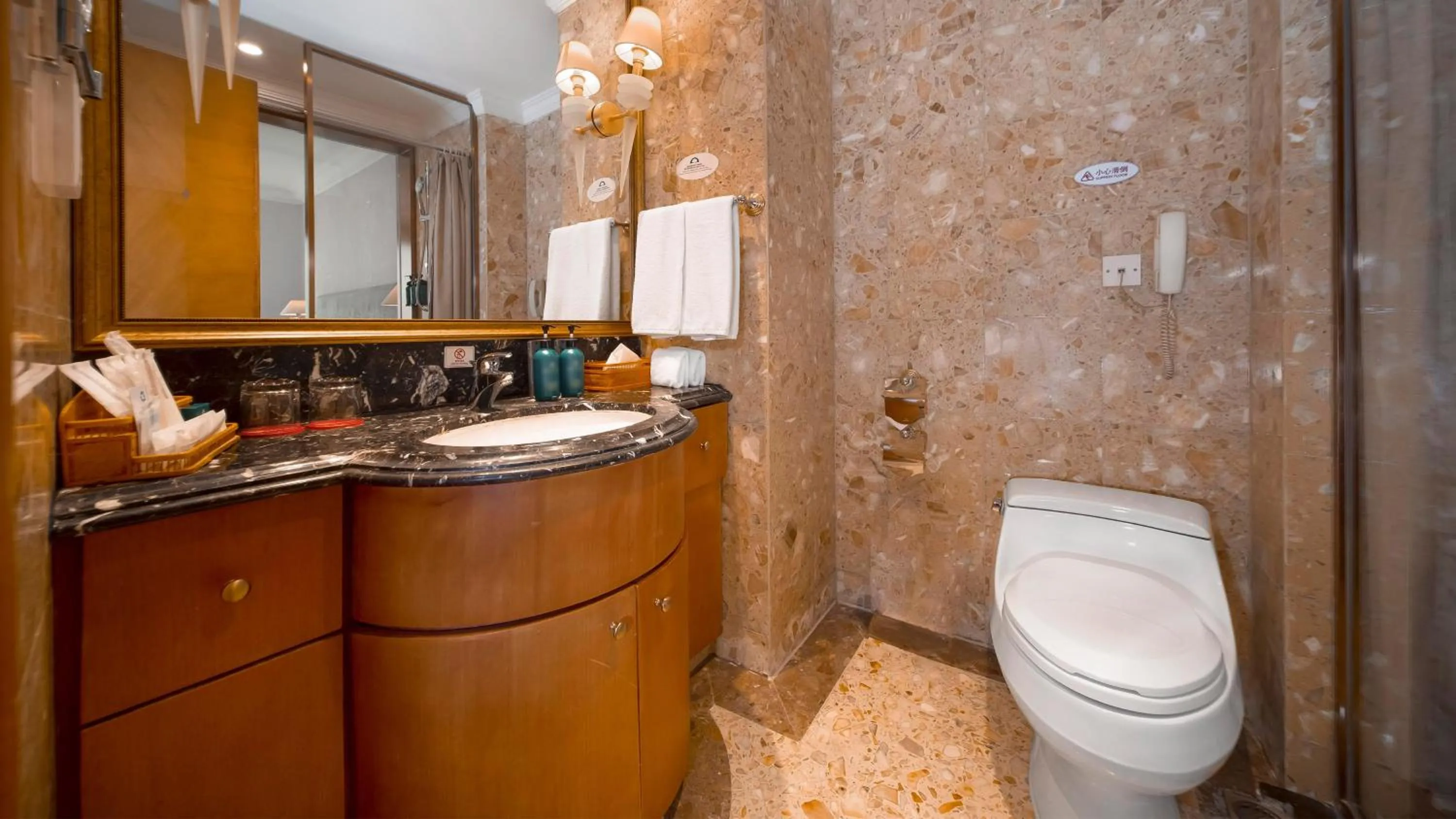 Photo of the whole room in Crowne Plaza Qingdao by IHG