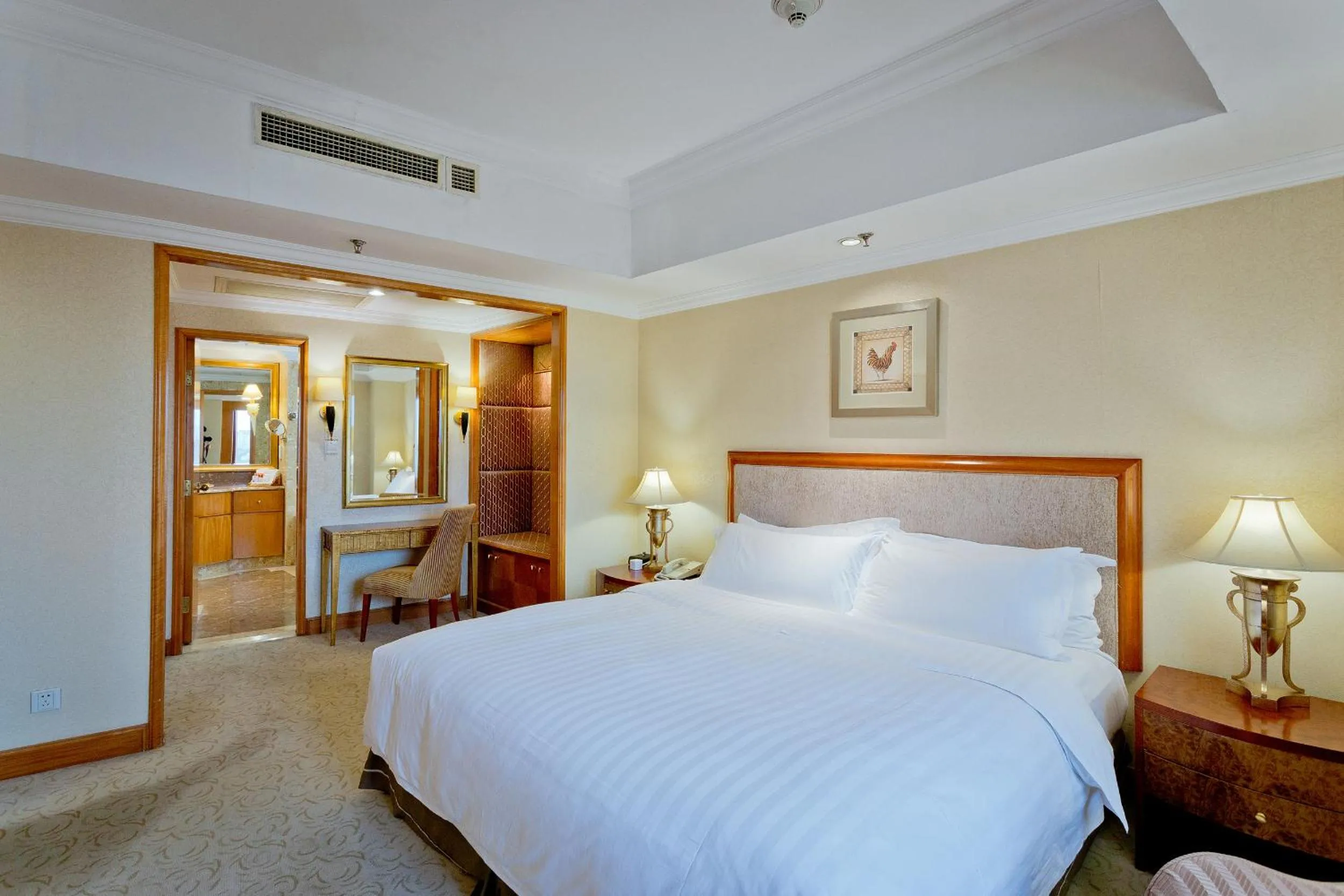 Bedroom, Bed in Crowne Plaza Qingdao by IHG