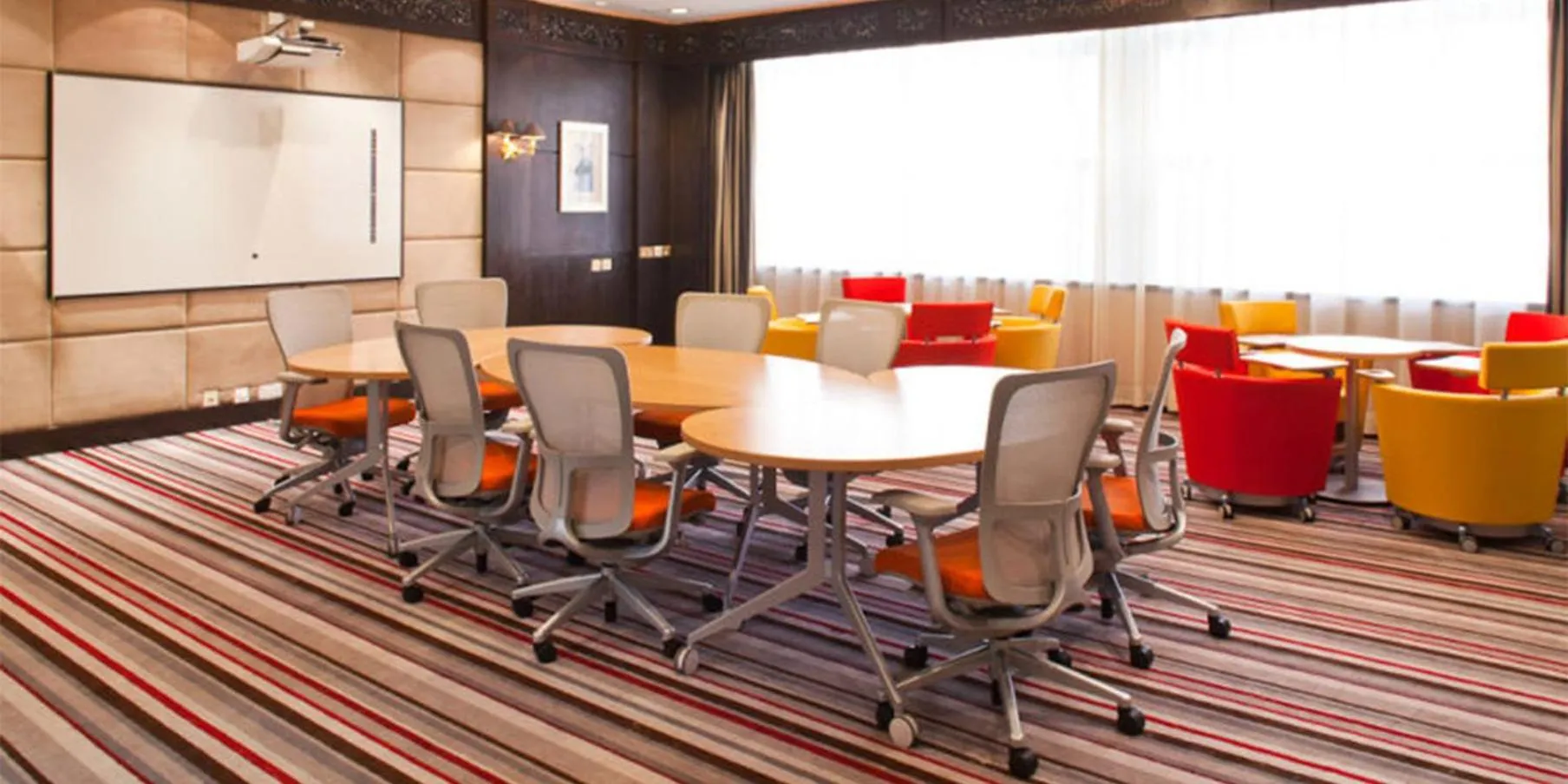 Meeting/conference room in Crowne Plaza Qingdao by IHG