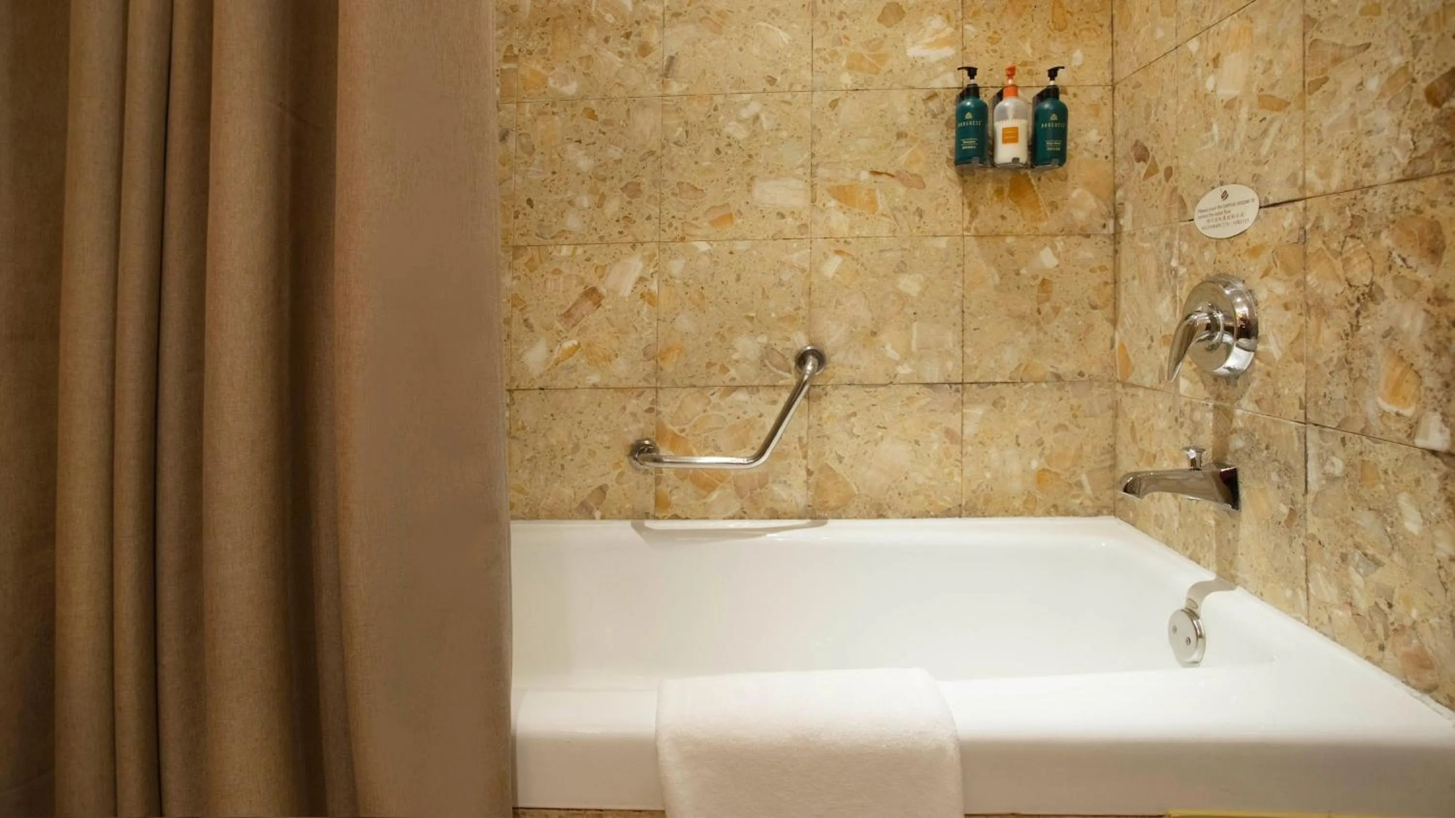 Photo of the whole room in Crowne Plaza Qingdao by IHG